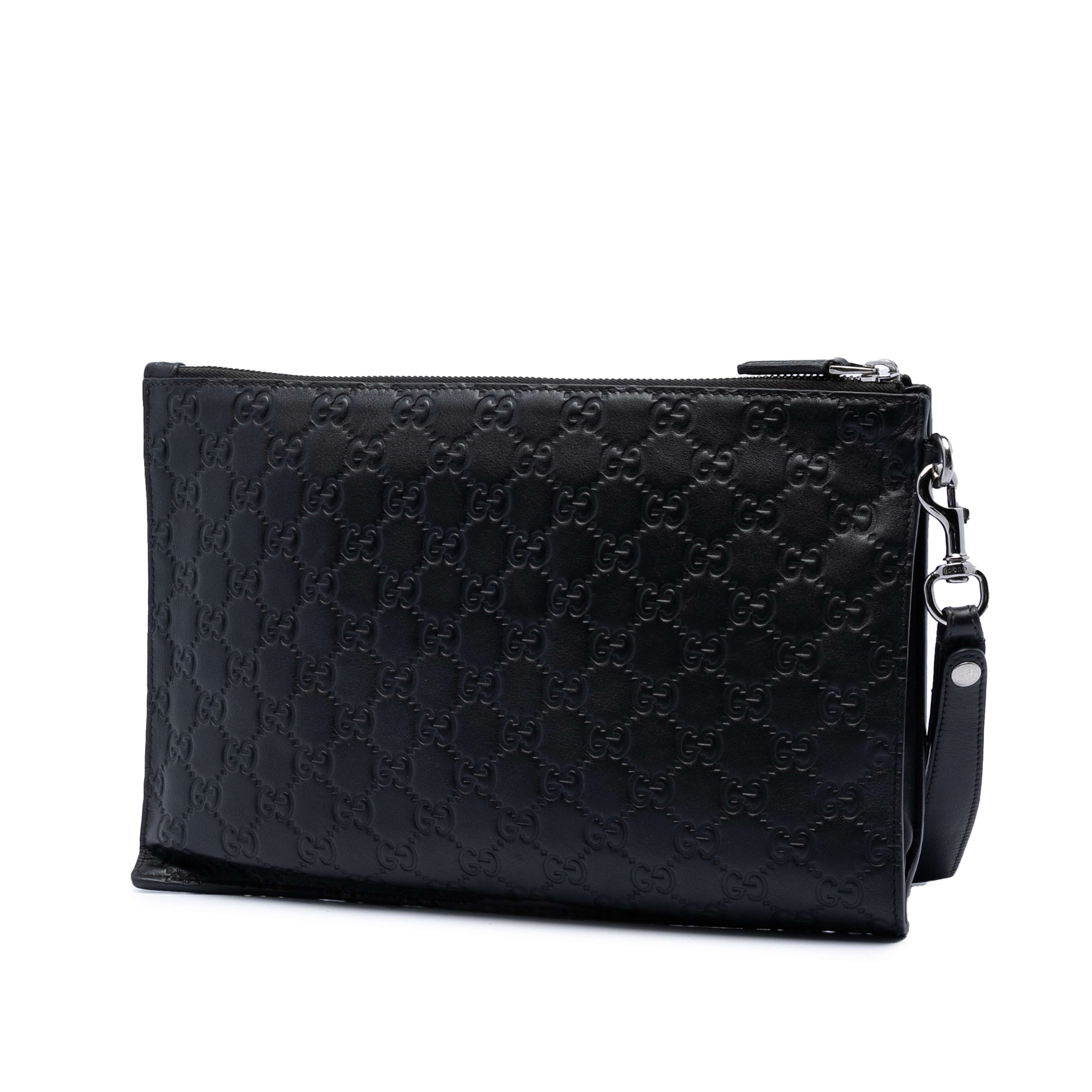 Gucci Guccissima Clutch, från Luxclusif, i färgen black. Klicka för att öppna bilden i stort format