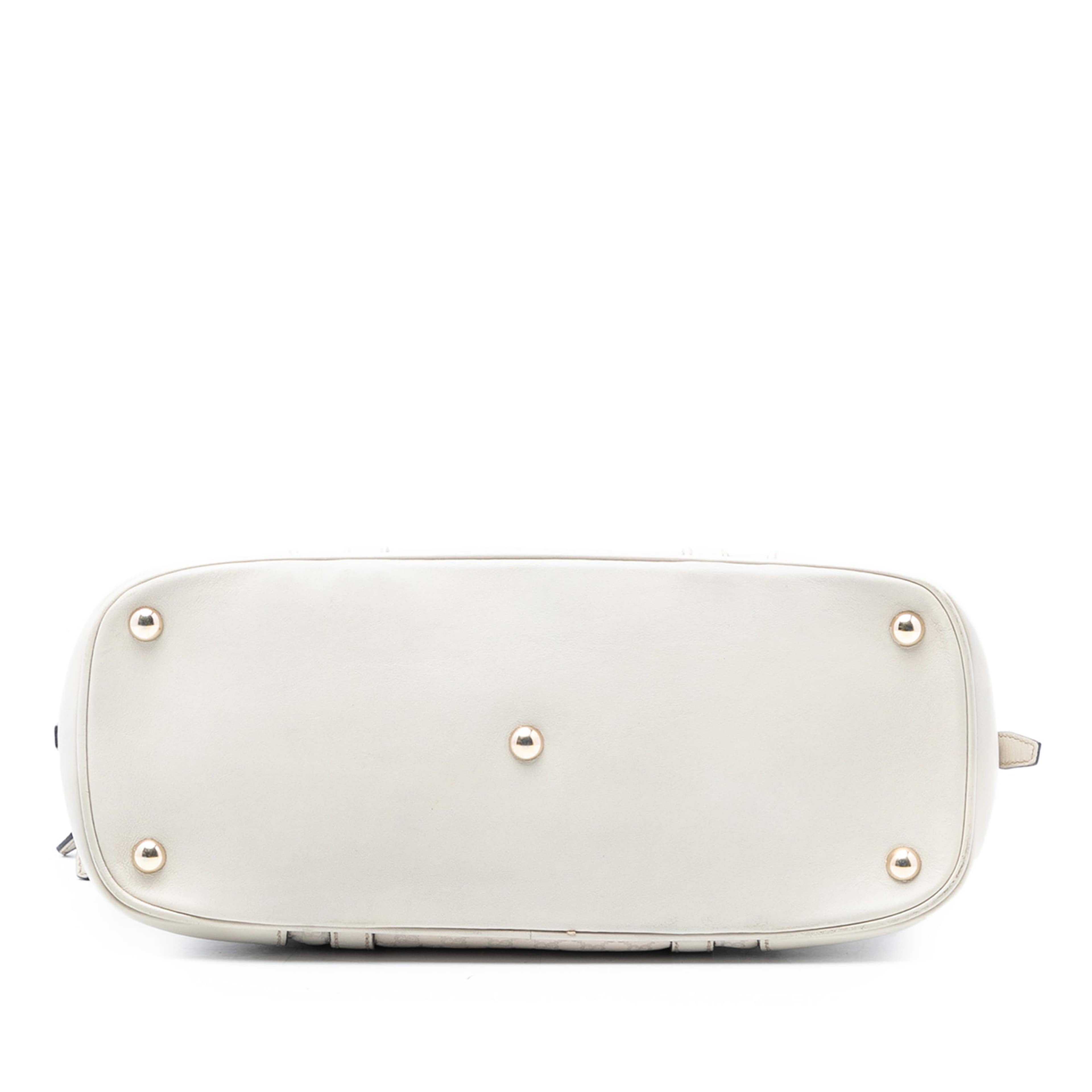 Gucci Small Microguccissima Nice Dome Satchel, från Luxclusif, i färgen vit. Klicka för att öppna bilden i stort format