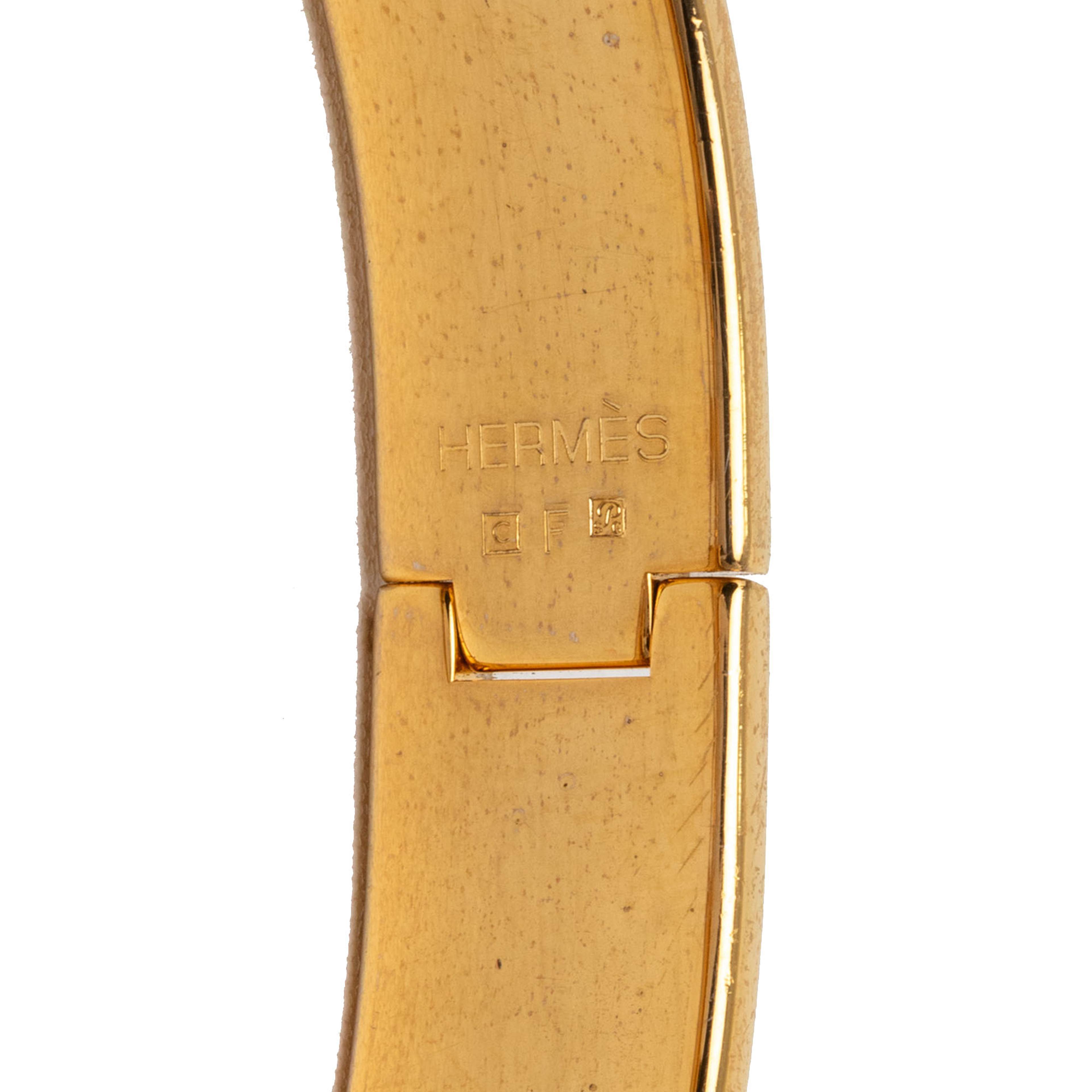 Hermès Narrow Enamel Clic H Bracelet Gm, från Luxclusif, i färgen off white. Klicka för att öppna bilden i stort format