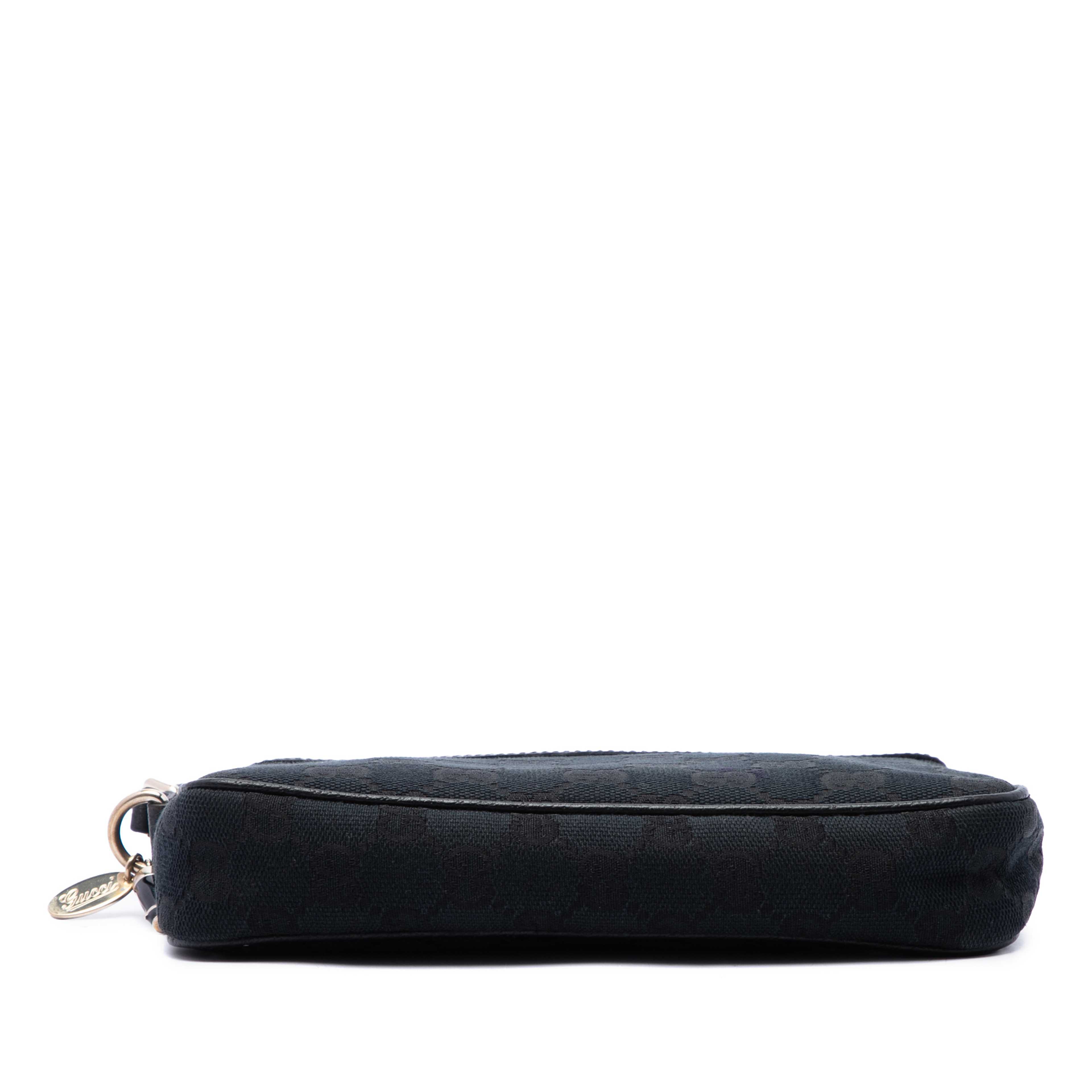 Gucci Gg Canvas Shoulder Bag, från Luxclusif, i färgen svart. Klicka för att öppna bilden i stort format