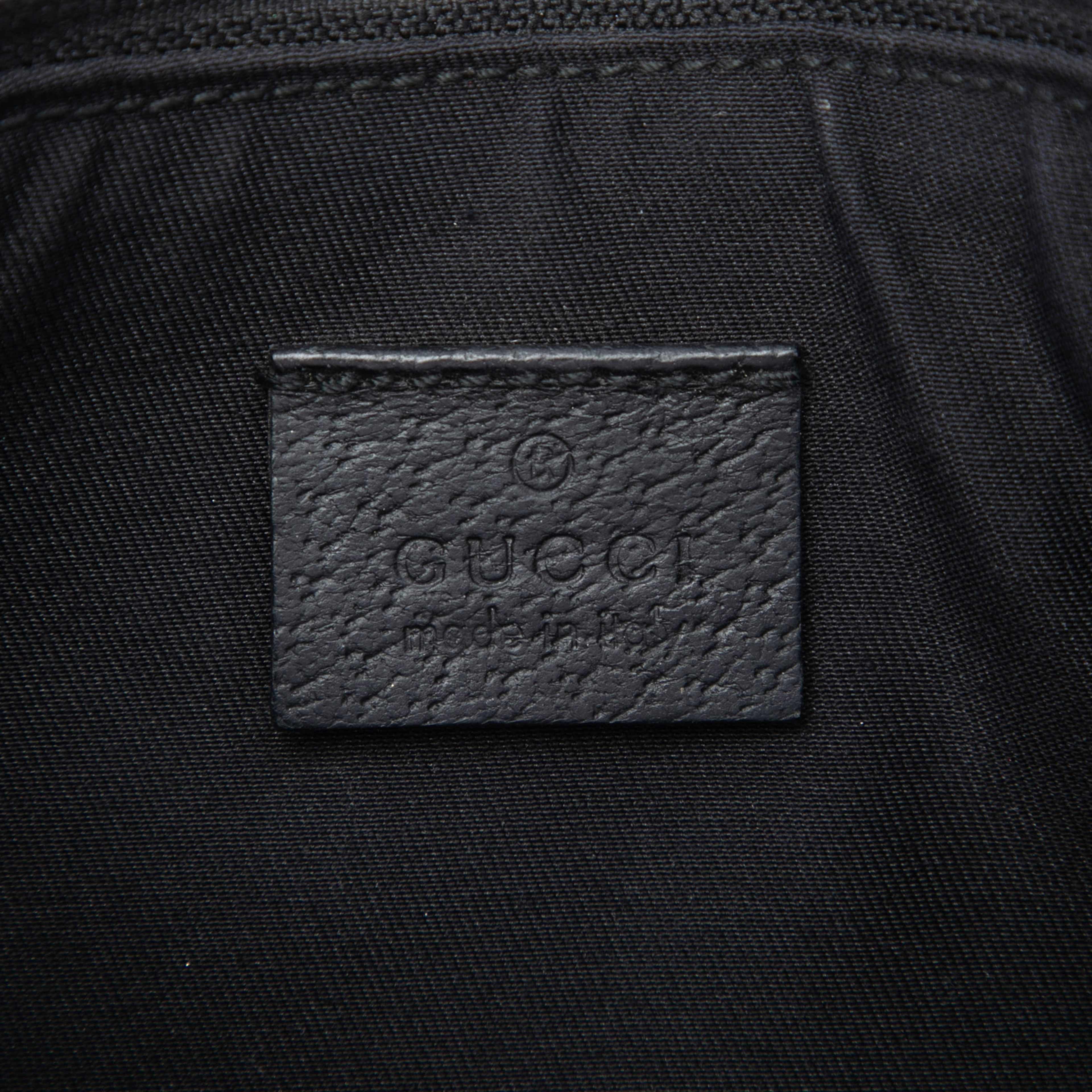 Gucci Gg Canvas Shoulder Bag, från Luxclusif, i färgen svart. Klicka för att öppna bilden i stort format