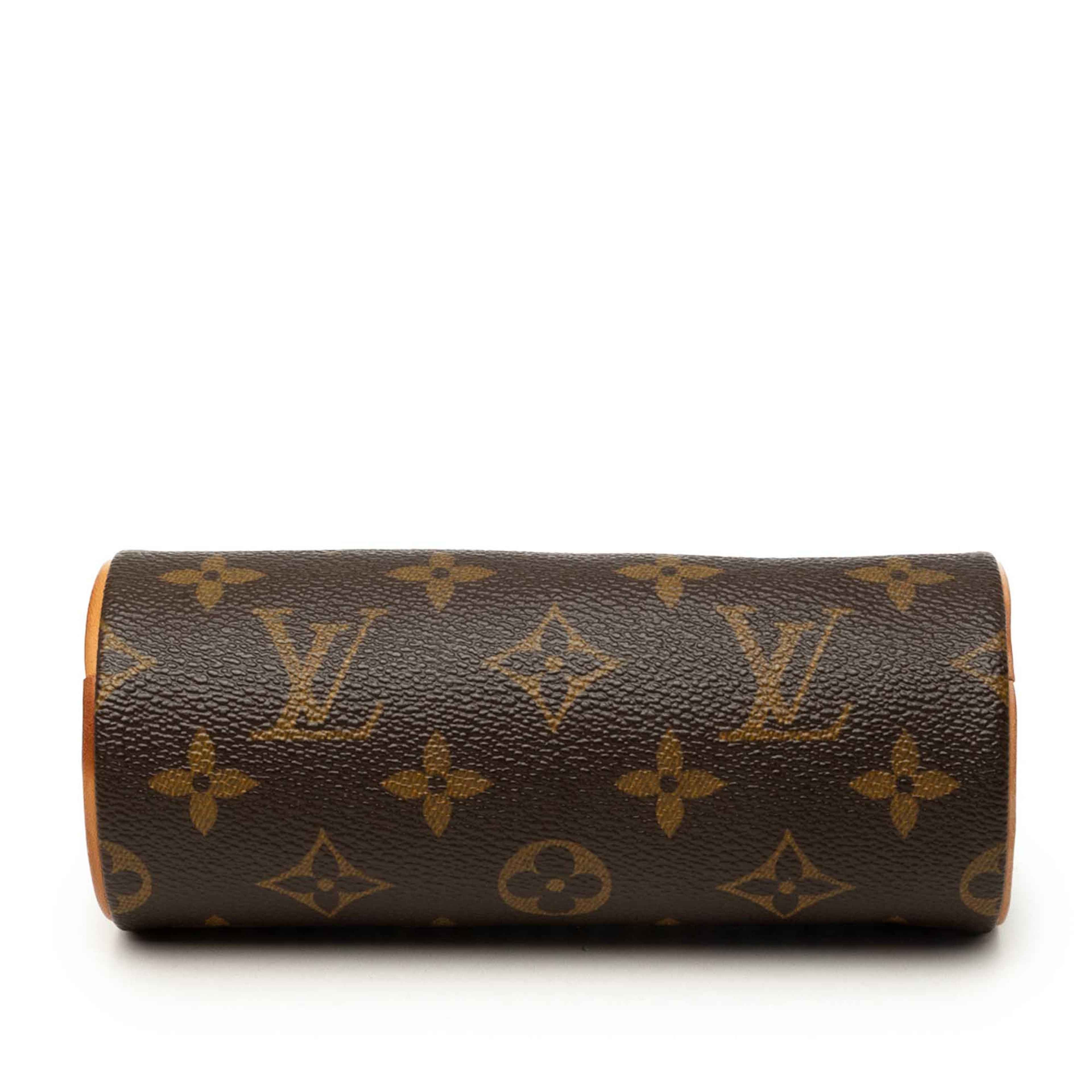 Louis Vuitton Monogram Papillon Pochette, från Luxclusif, i färgen brun. Klicka för att öppna bilden i stort format