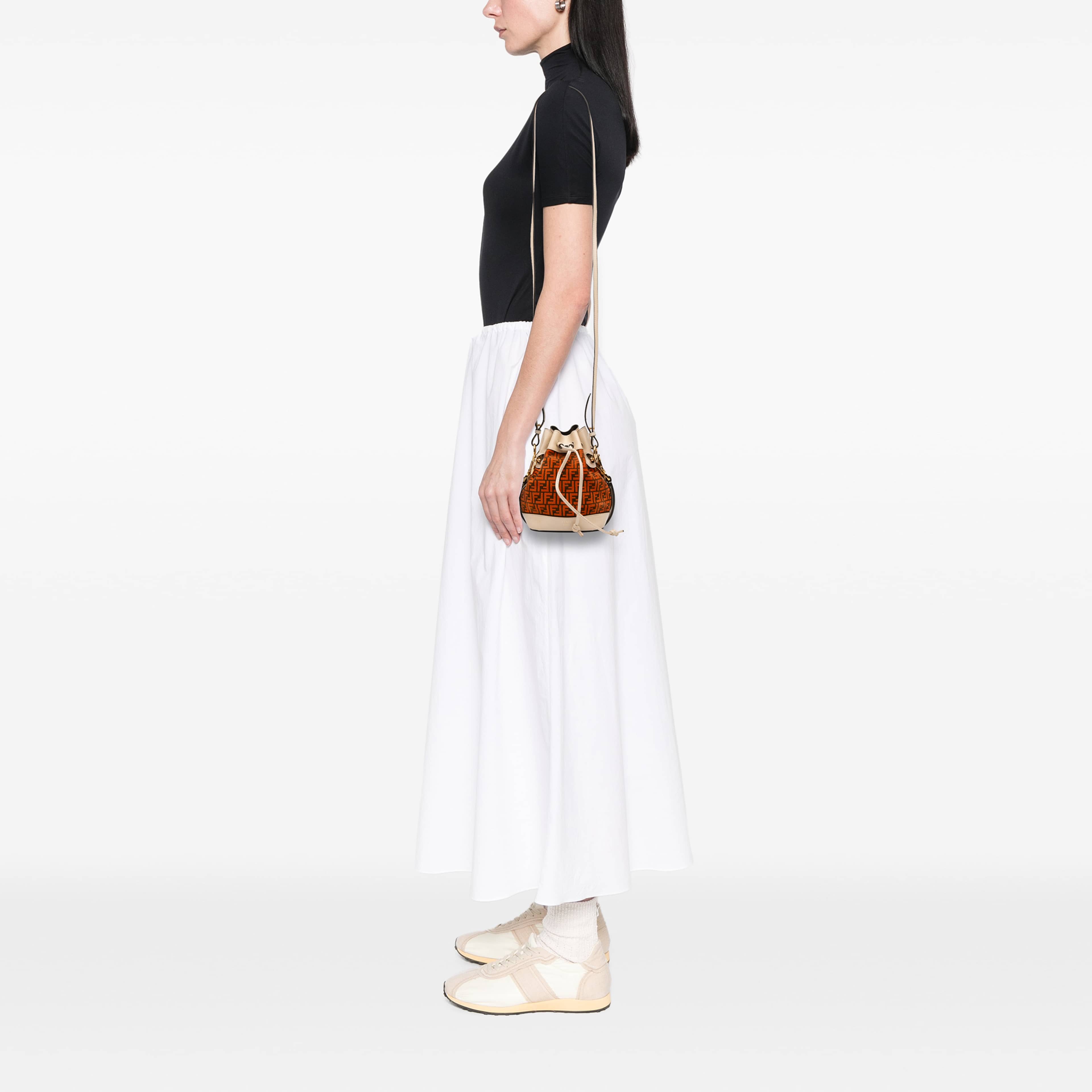 Fendi Mini Zucca Suede Mon Tresor Bucket Bag, från Luxclusif, i färgen orange. Klicka för att öppna bilden i stort format