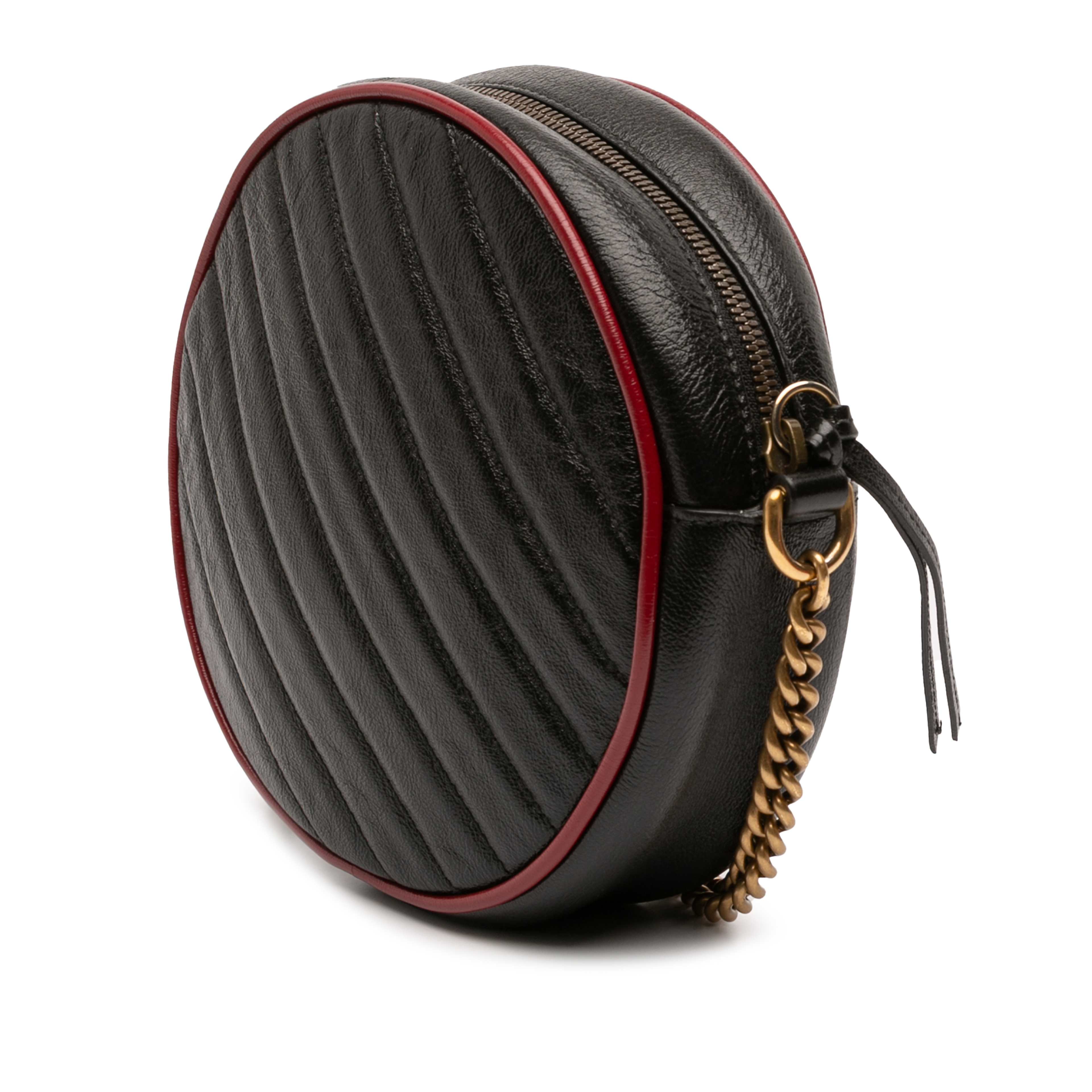 Gucci Mini Gg Marmont Matelasse Leather Torchon Round Crossbody, från Luxclusif, i färgen black. Klicka för att öppna bilden i stort format