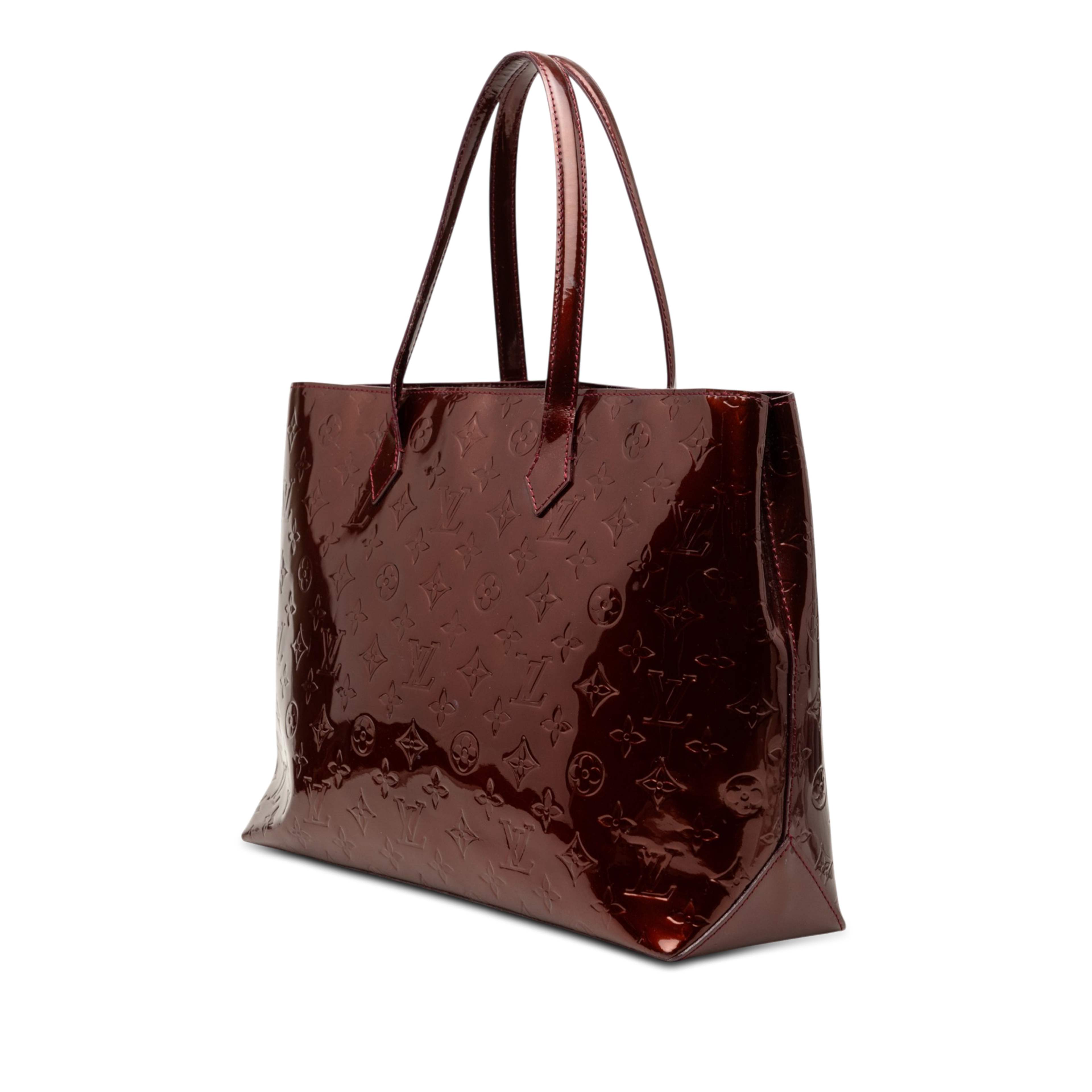 Louis Vuitton Monogram Vernis Wilshire Mm, från Luxclusif, i färgen burgundy. Klicka för att öppna bilden i stort format