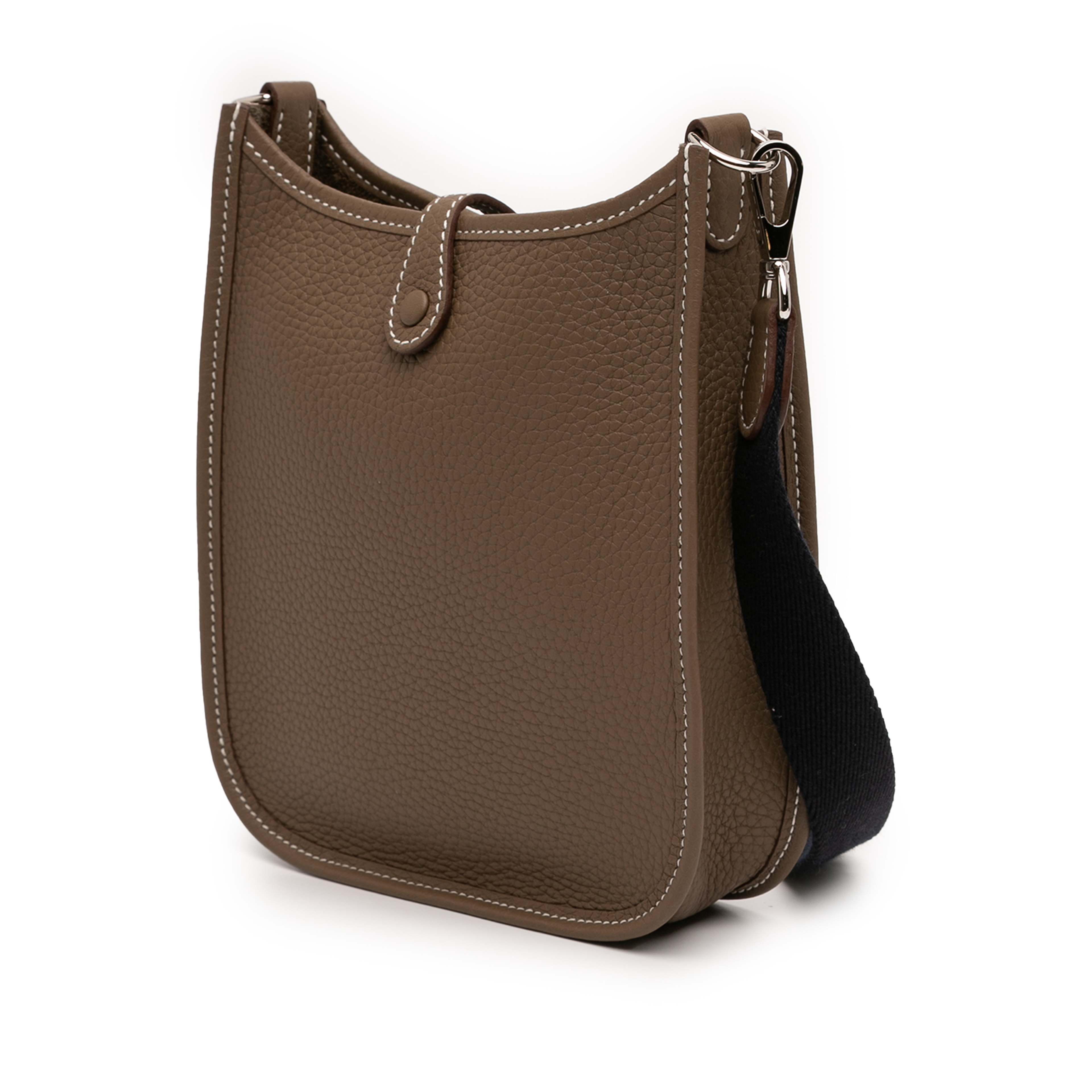 Hermès Clemence Evelyne 16 Amazone, från Luxclusif, i färgen taupe. Klicka för att öppna bilden i stort format