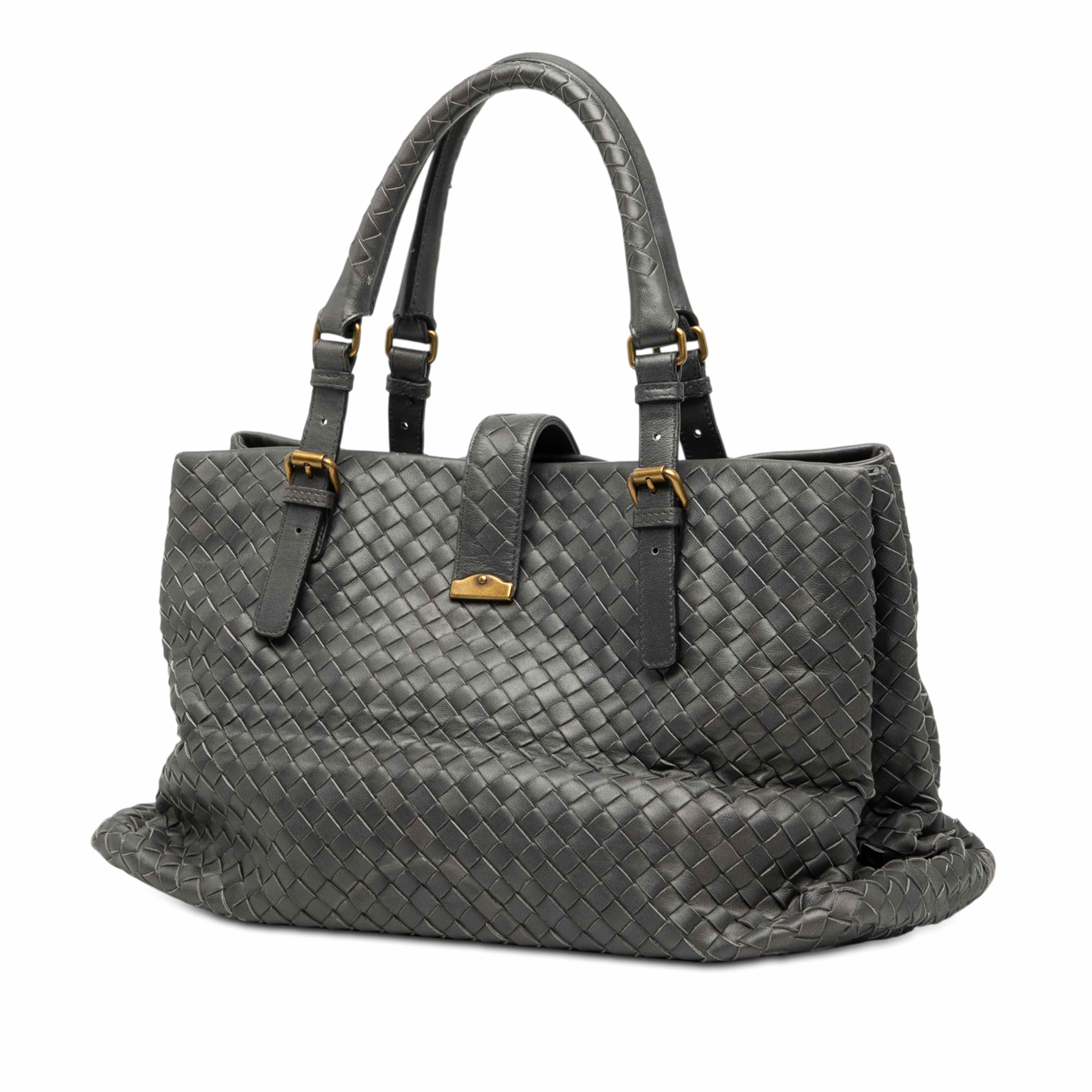 Bottega Veneta Medium Nappa Intrecciato Roma Tote, från Luxclusif, i färgen charcoal. Klicka för att öppna bilden i stort format