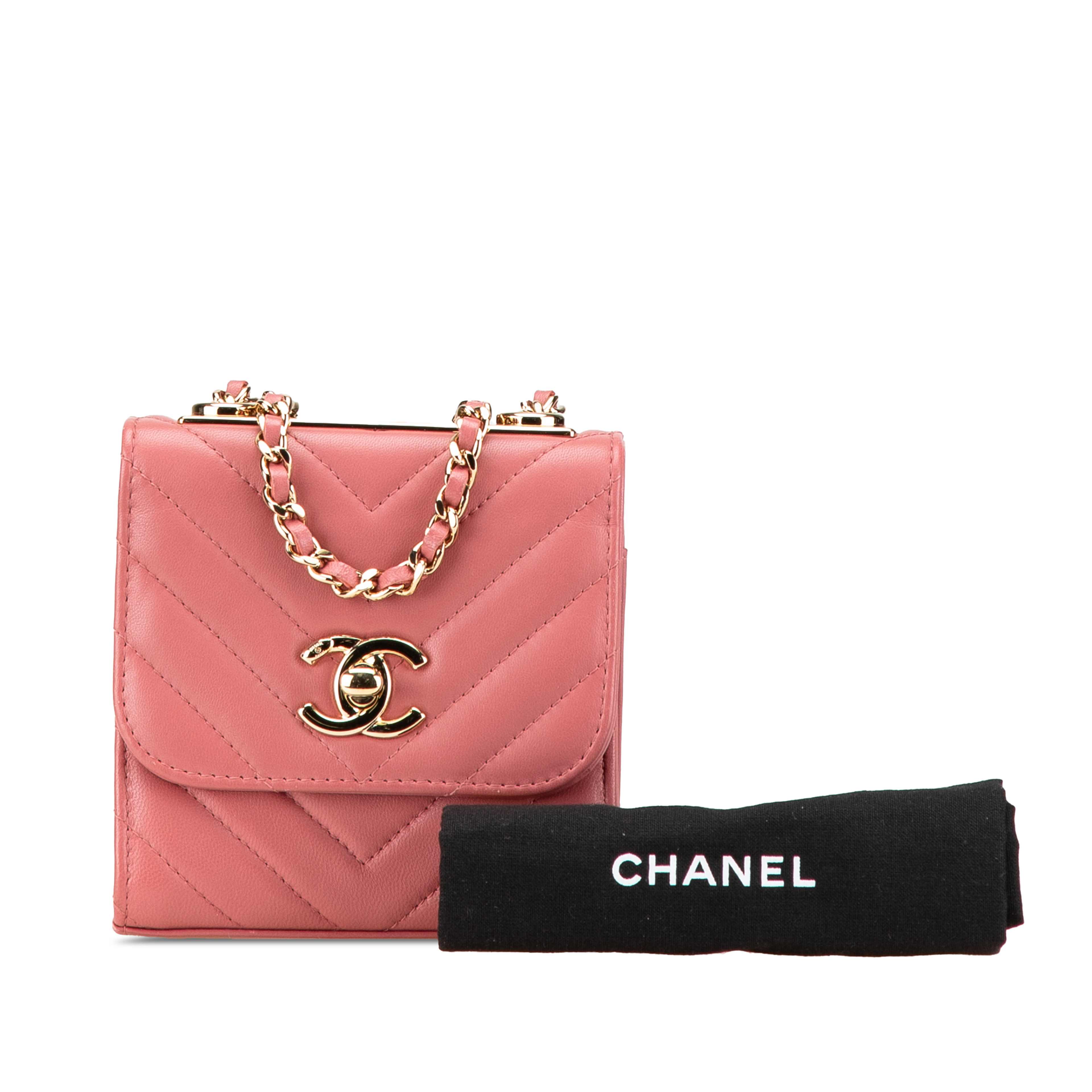 Chanel Mini Chevron Lambskin Trendy Cc Chain Wallet, från Luxclusif, i färgen rosa. Klicka för att öppna bilden i stort format