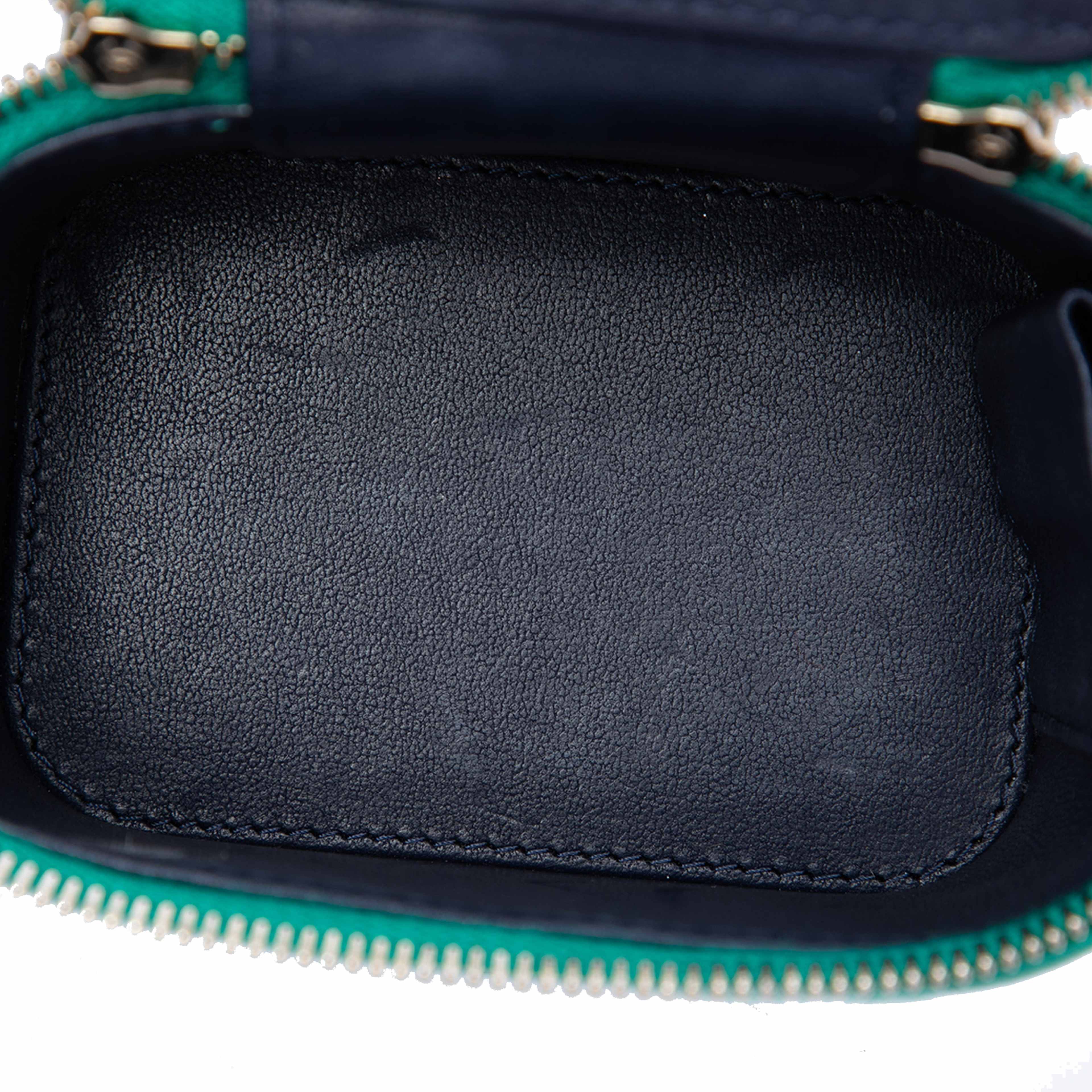 Chanel Mini Cc Quilted Lambskin Top Handle Vanity Case With Chain, från Luxclusif, i färgen grön. Klicka för att öppna bilden i stort format