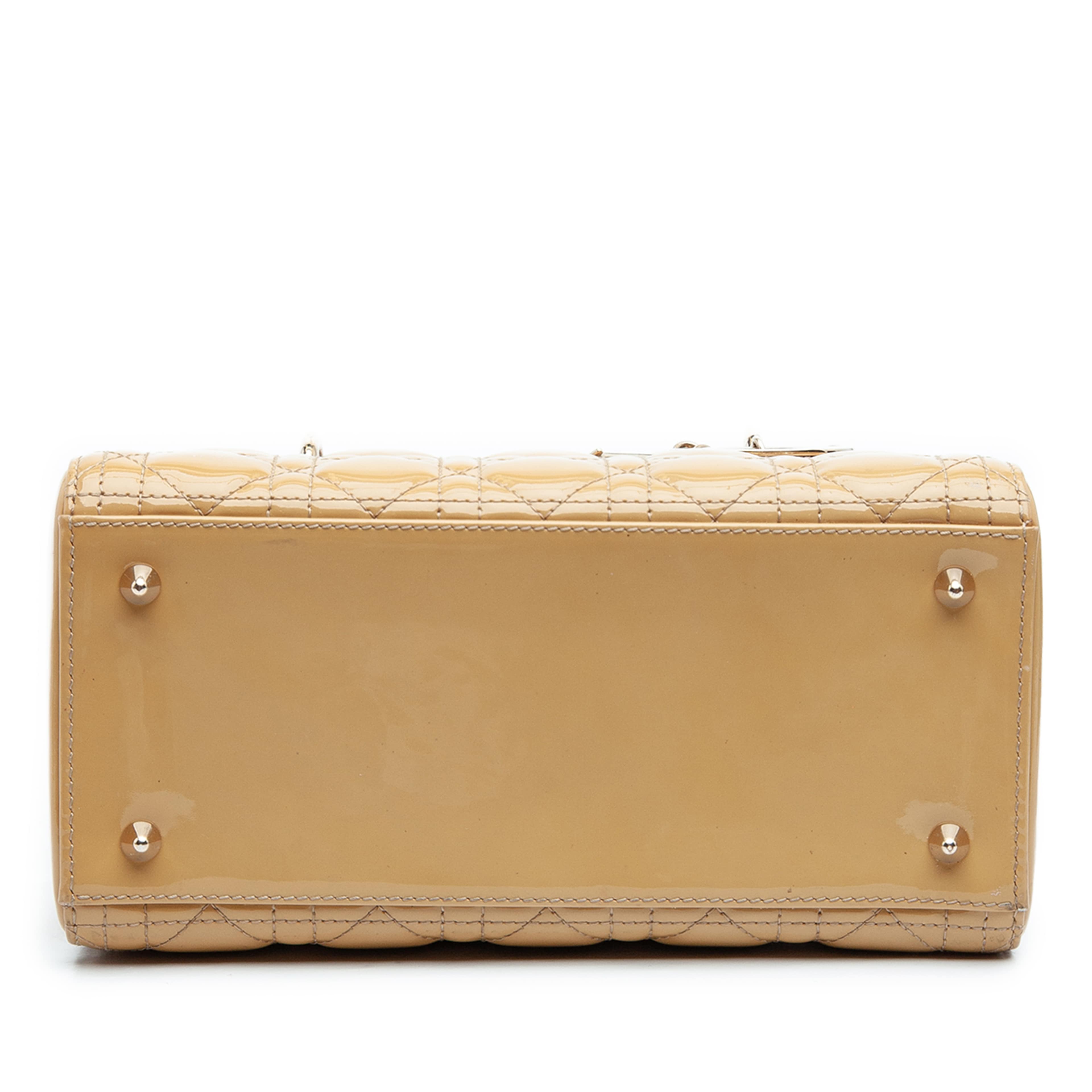 Dior Medium Patent Cannage Lady Dior, från Luxclusif, i färgen caramel. Klicka för att öppna bilden i stort format