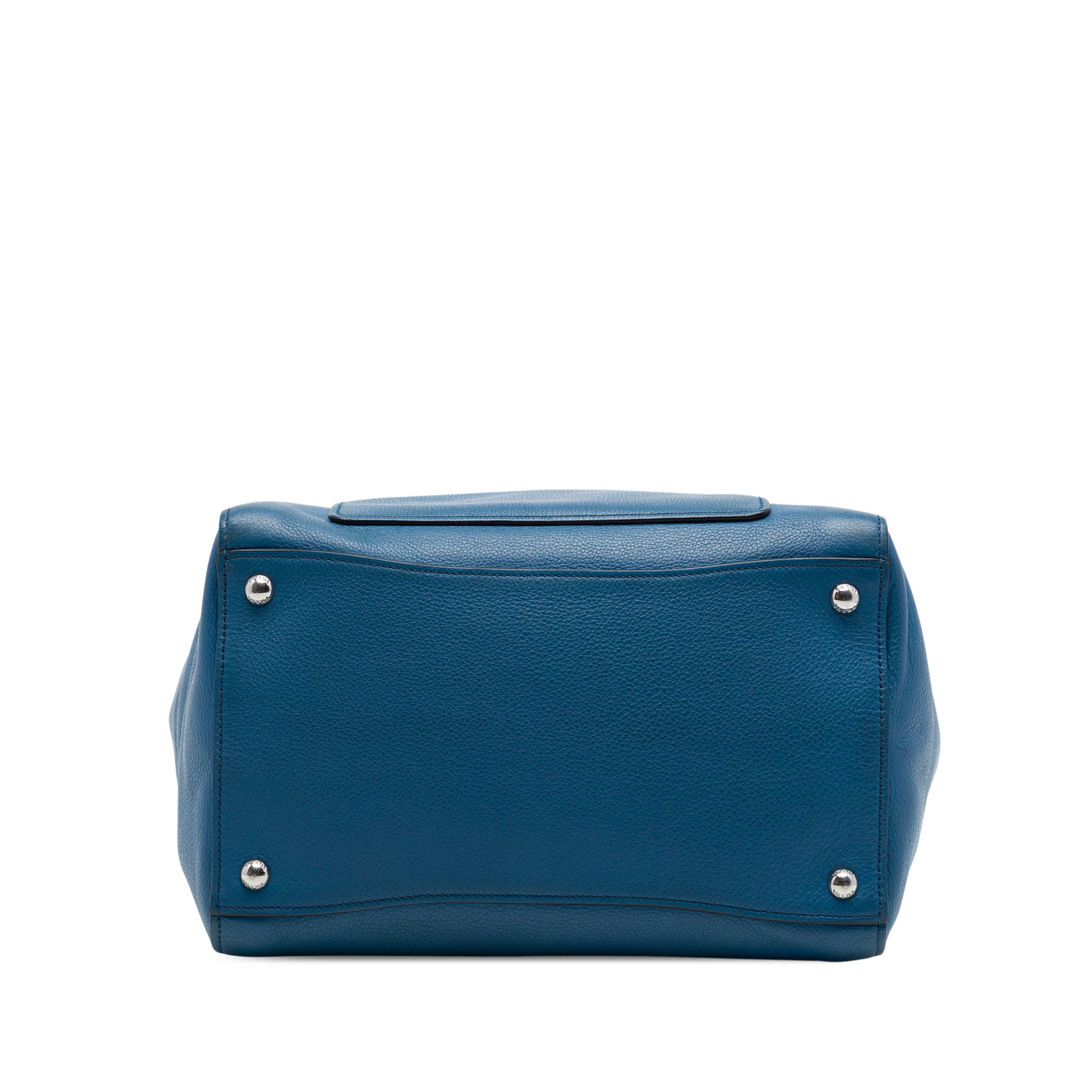 Prada Soft Calf Front Pocket Shopping Tote, från Luxclusif, i färgen blå. Klicka för att öppna bilden i stort format