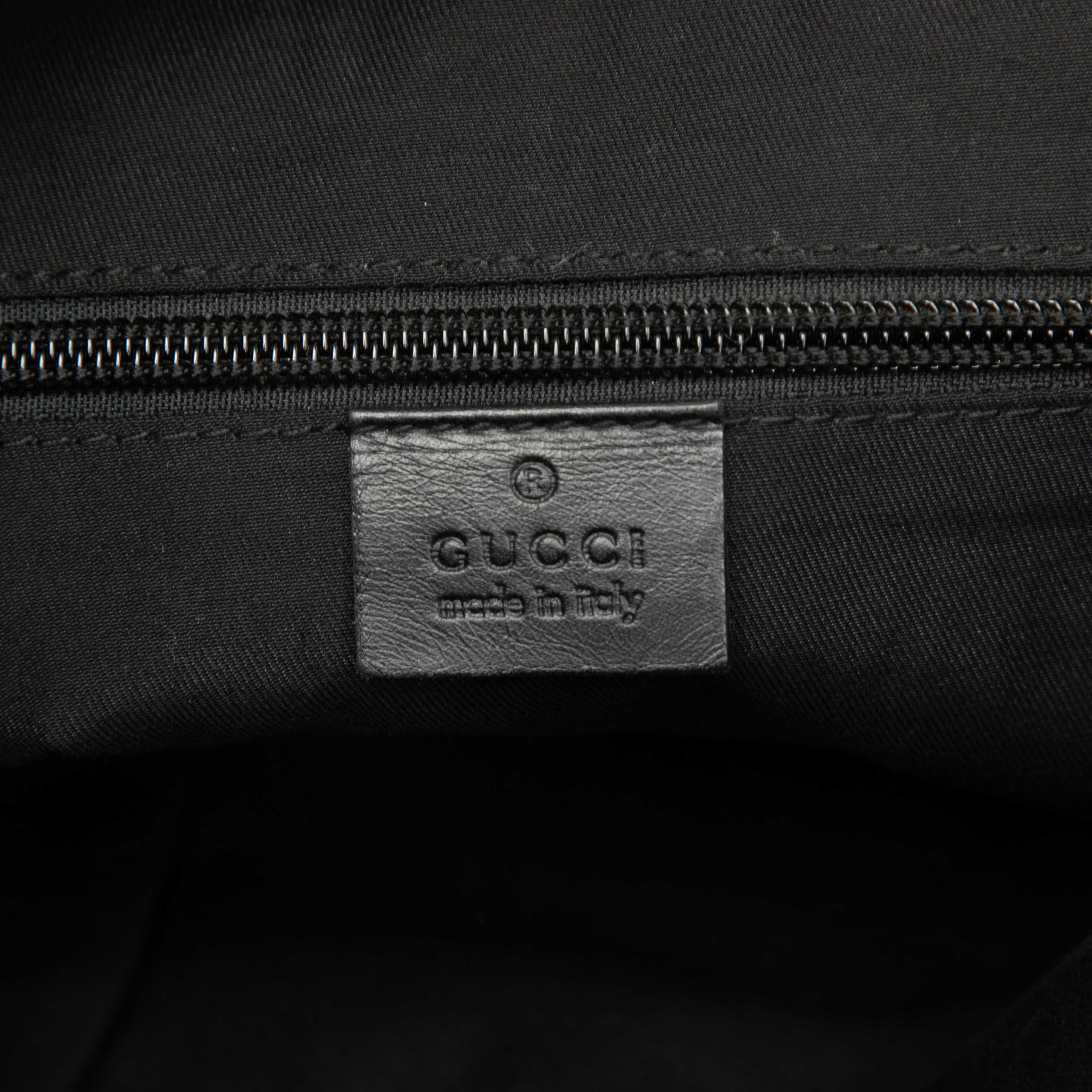 Gucci Gg Canvas Crossbody, från Luxclusif, i färgen black. Klicka för att öppna bilden i stort format