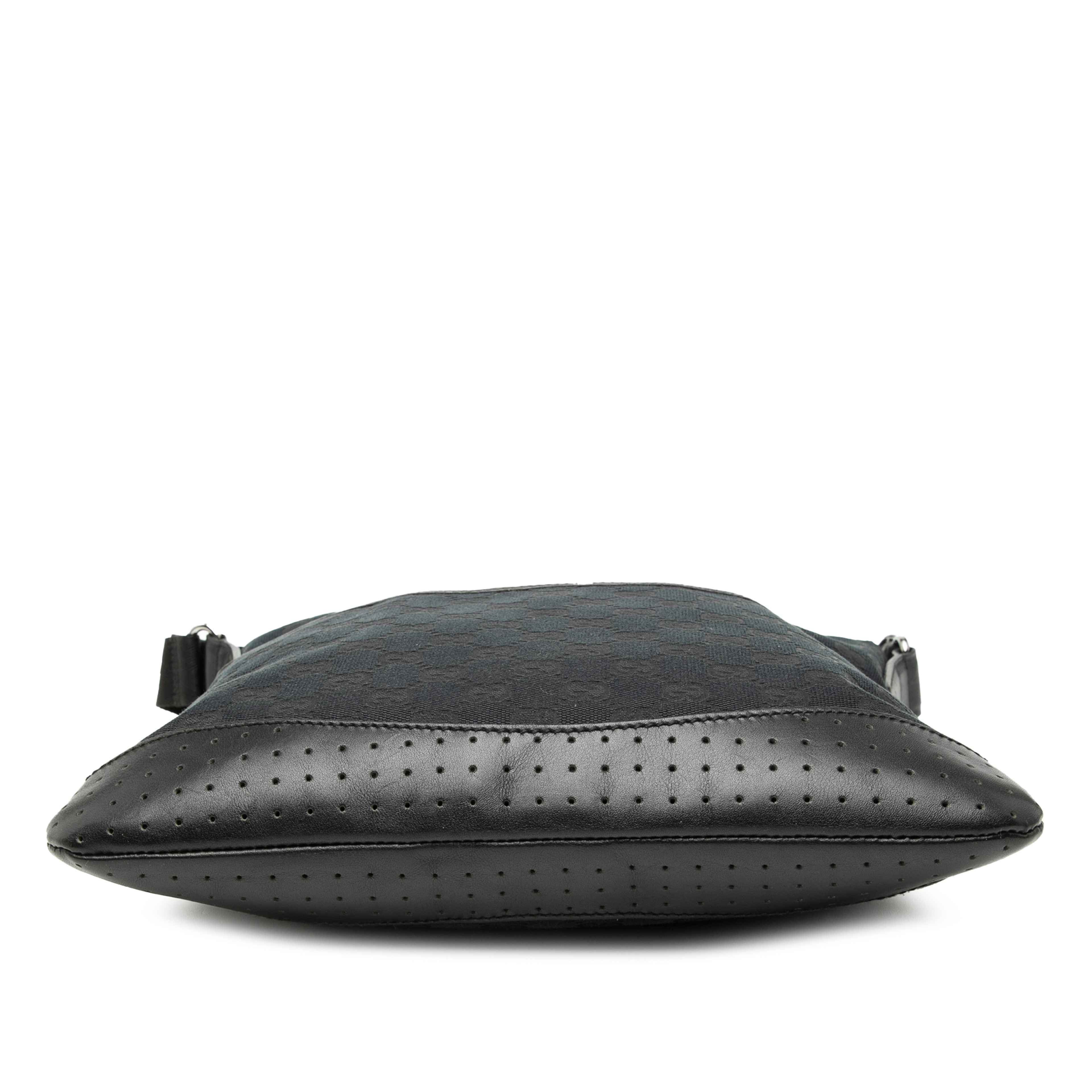 Gucci Gg Canvas Perforated Crossbody, från Luxclusif, i färgen svart. Klicka för att öppna bilden i stort format