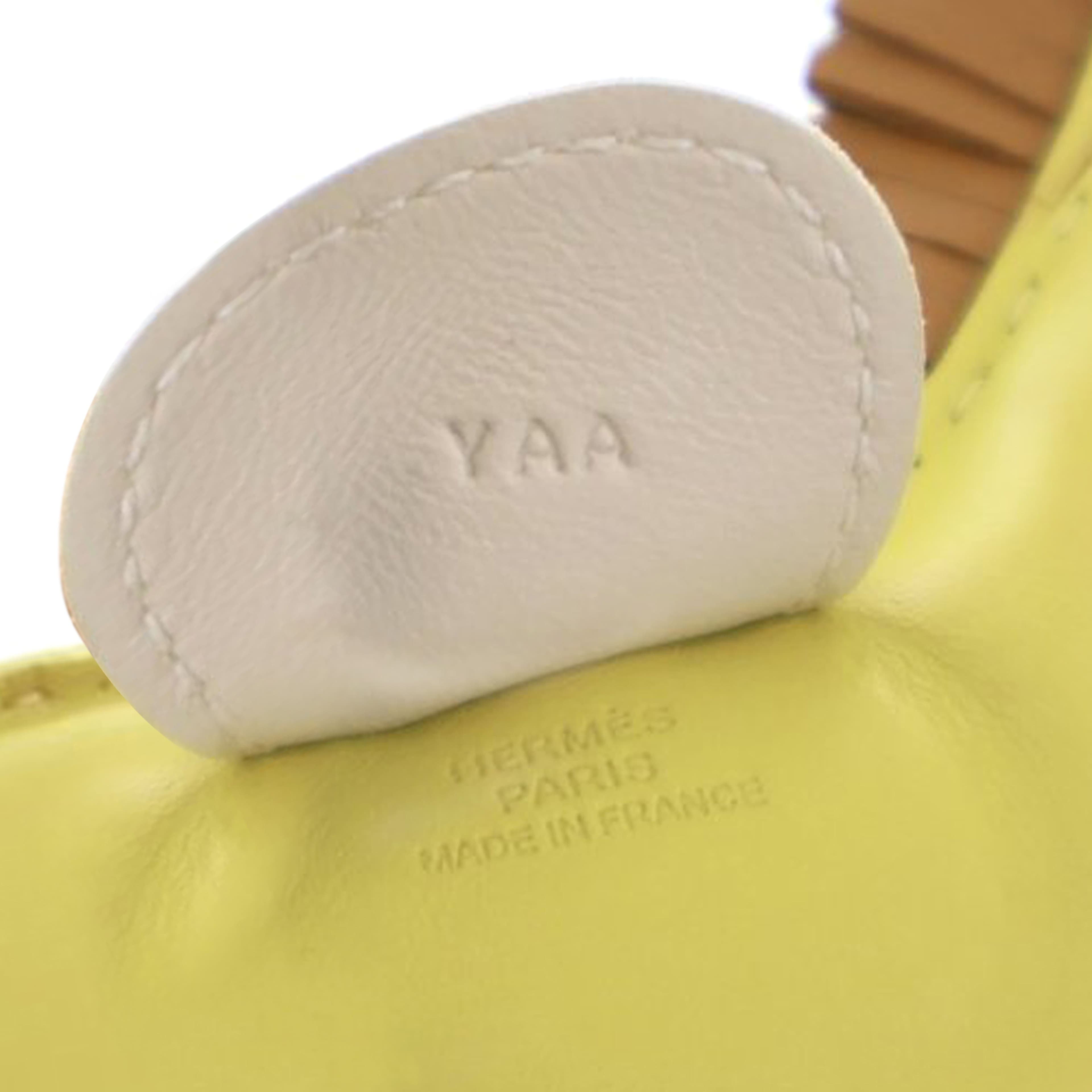 Hermès Milo Lambskin Grigri Rodeo Bag Charm Mm, från Luxclusif, i färgen yellow. Klicka för att öppna bilden i stort format