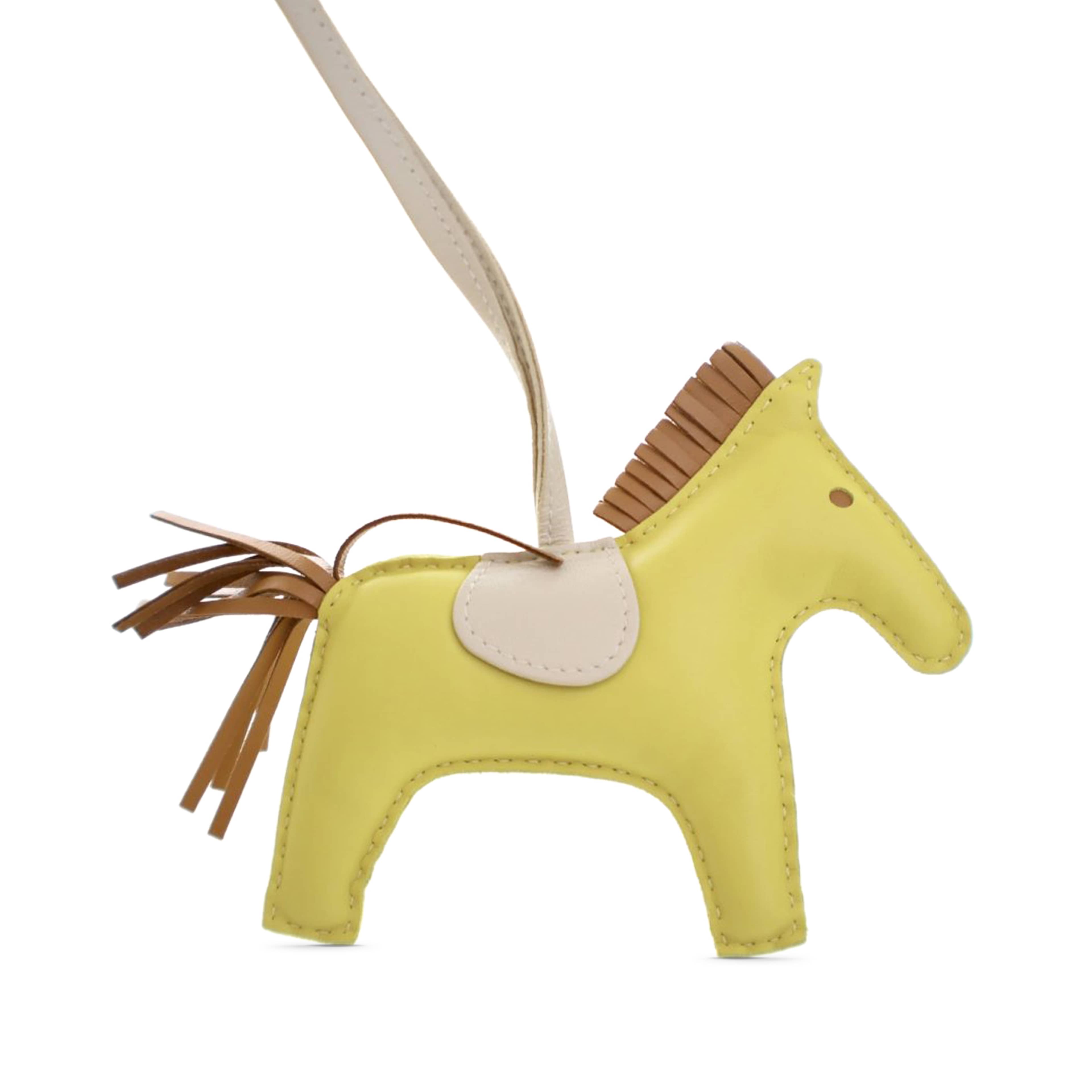 Hermès Milo Lambskin Grigri Rodeo Bag Charm Mm, från Luxclusif, i färgen yellow. Klicka för att öppna bilden i stort format