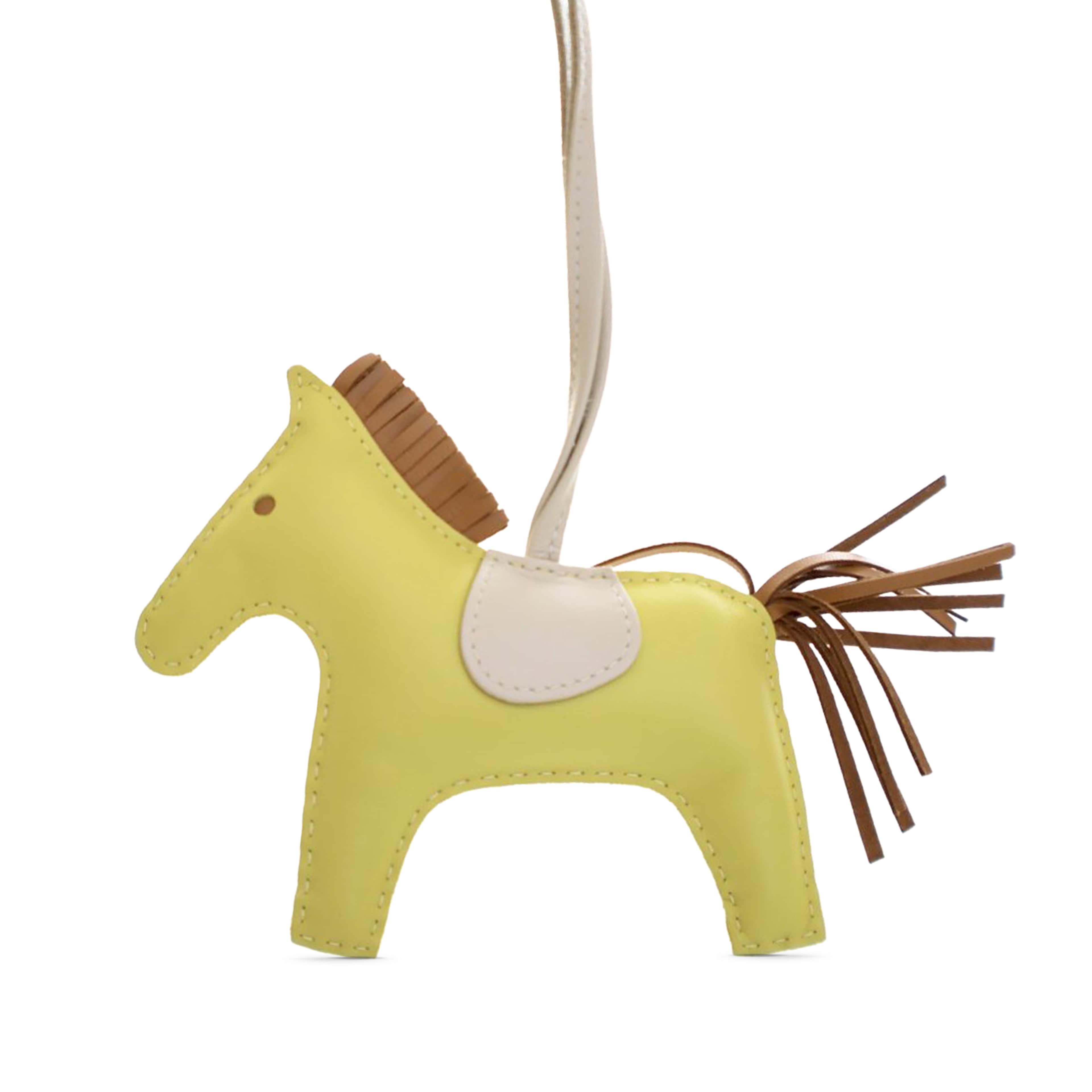 Hermès Milo Lambskin Grigri Rodeo Bag Charm Mm, från Luxclusif, i färgen yellow. Klicka för att öppna bilden i stort format