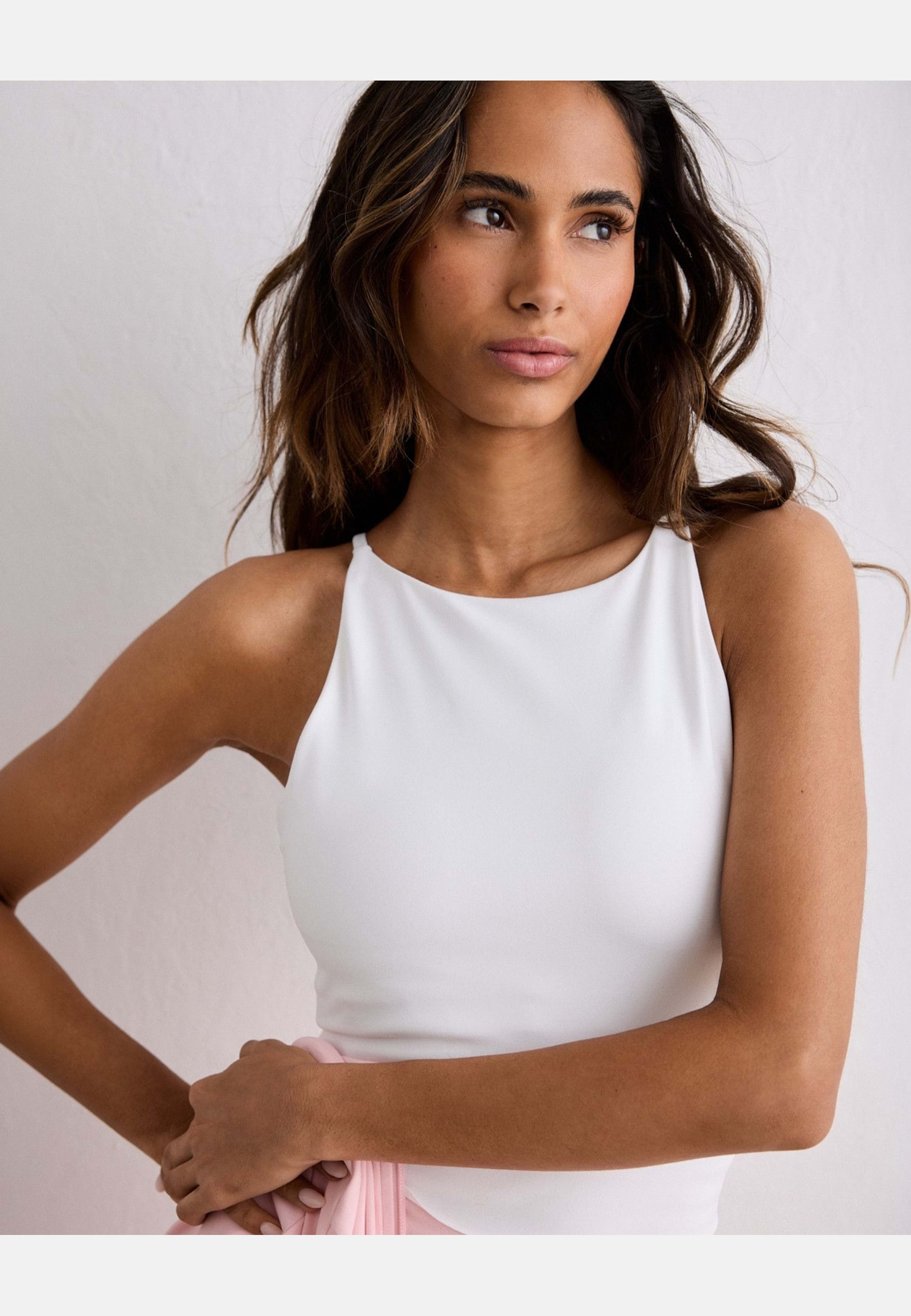 Sense Halter Bralette, från aim'n, i färgen white. Klicka för att öppna bilden i stort format