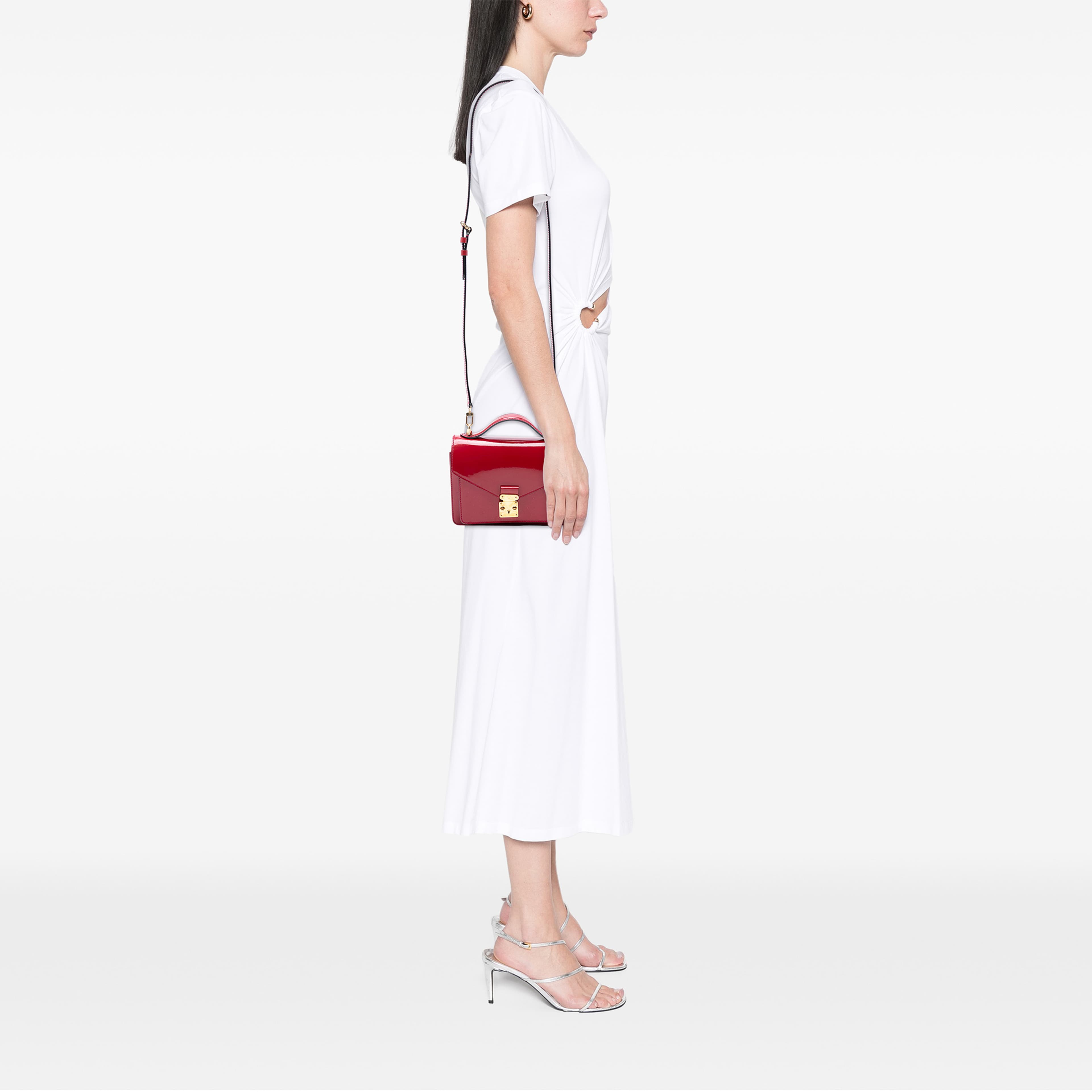 Louis Vuitton Vernis Monceau Bb, från Luxclusif, i färgen röd. Klicka för att öppna bilden i stort format