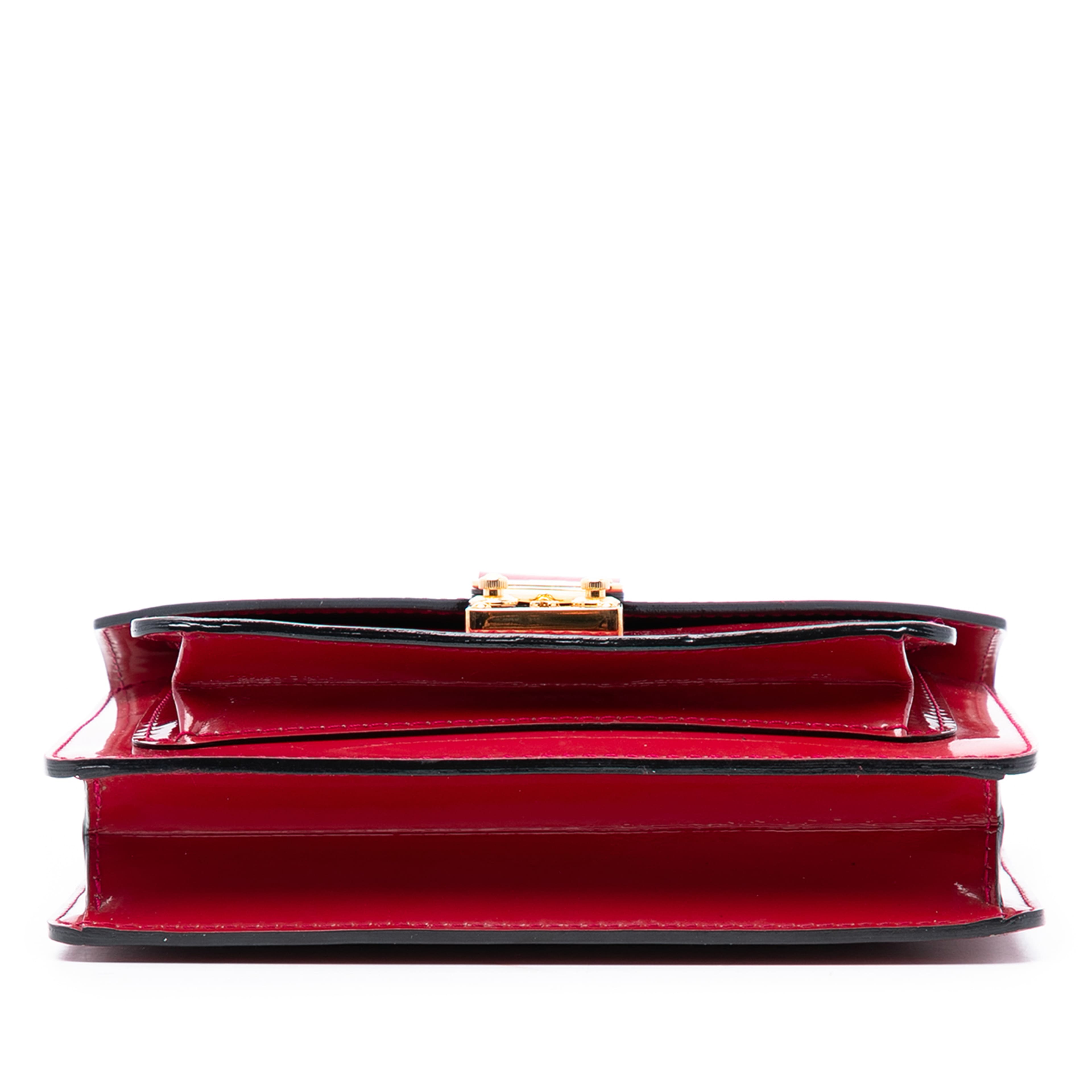 Louis Vuitton Vernis Monceau Bb, från Luxclusif, i färgen röd. Klicka för att öppna bilden i stort format