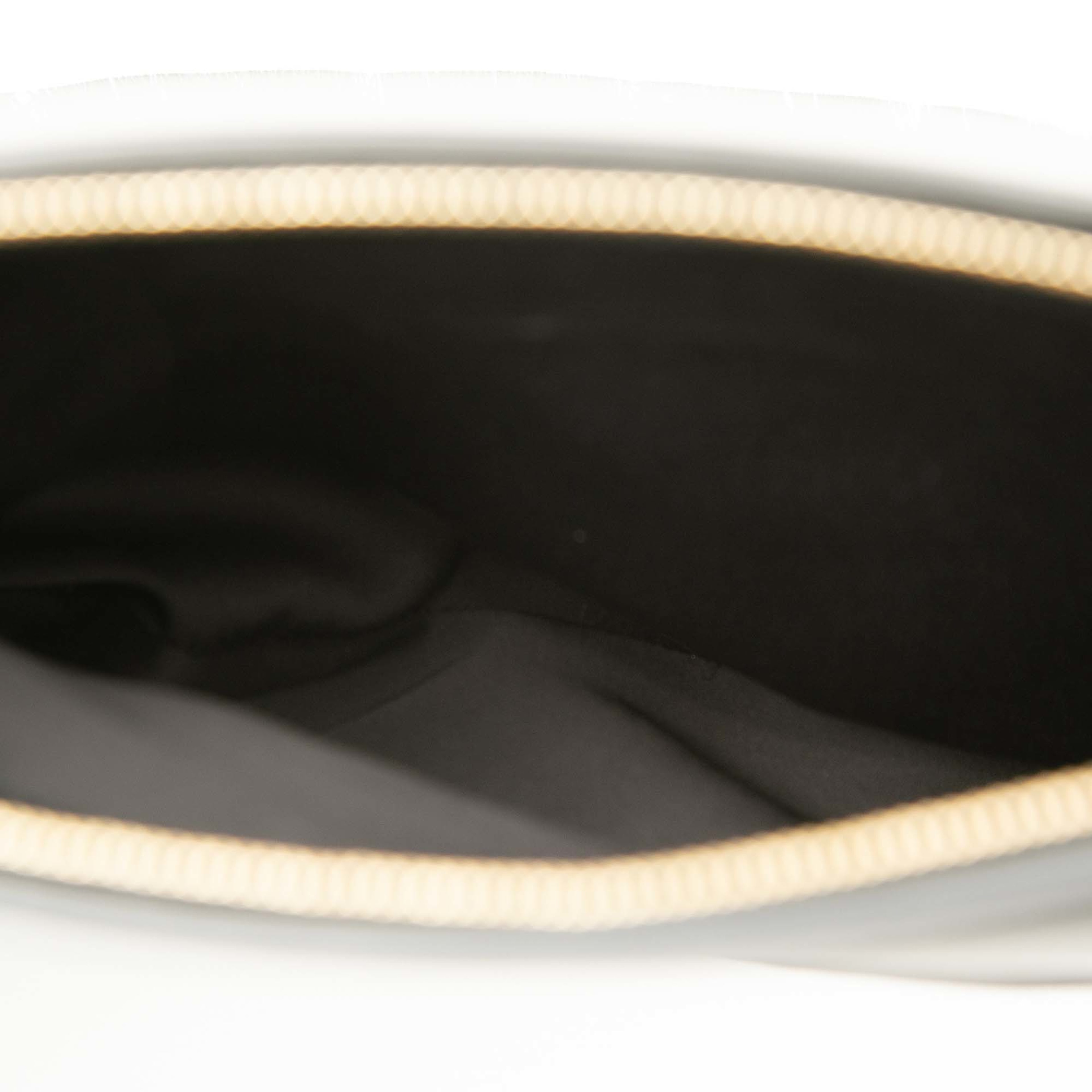 Burberry Canvas Olympia Fringe Clutch, från Luxclusif, i färgen svart. Klicka för att öppna bilden i stort format
