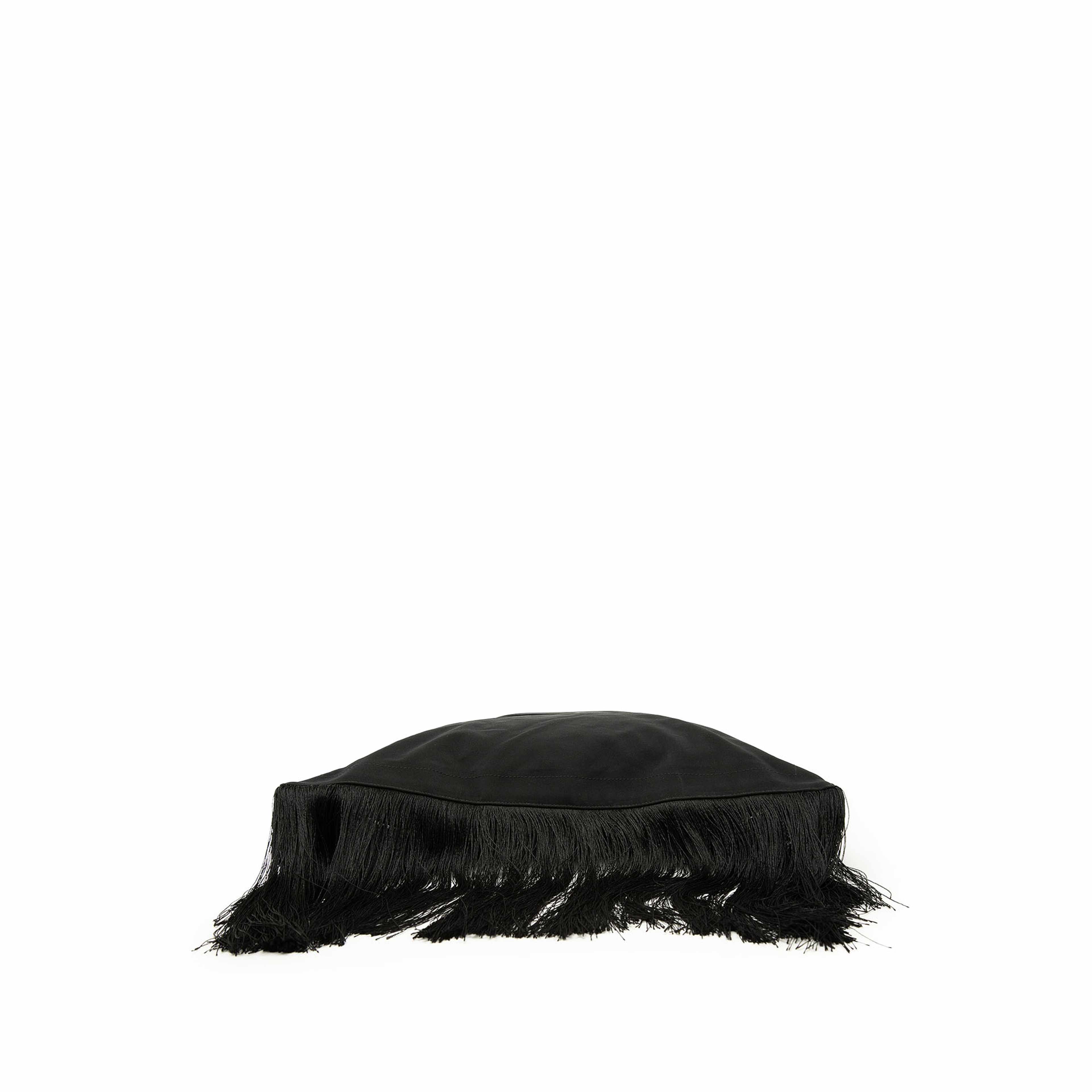 Burberry Canvas Olympia Fringe Clutch, från Luxclusif, i färgen svart. Klicka för att öppna bilden i stort format