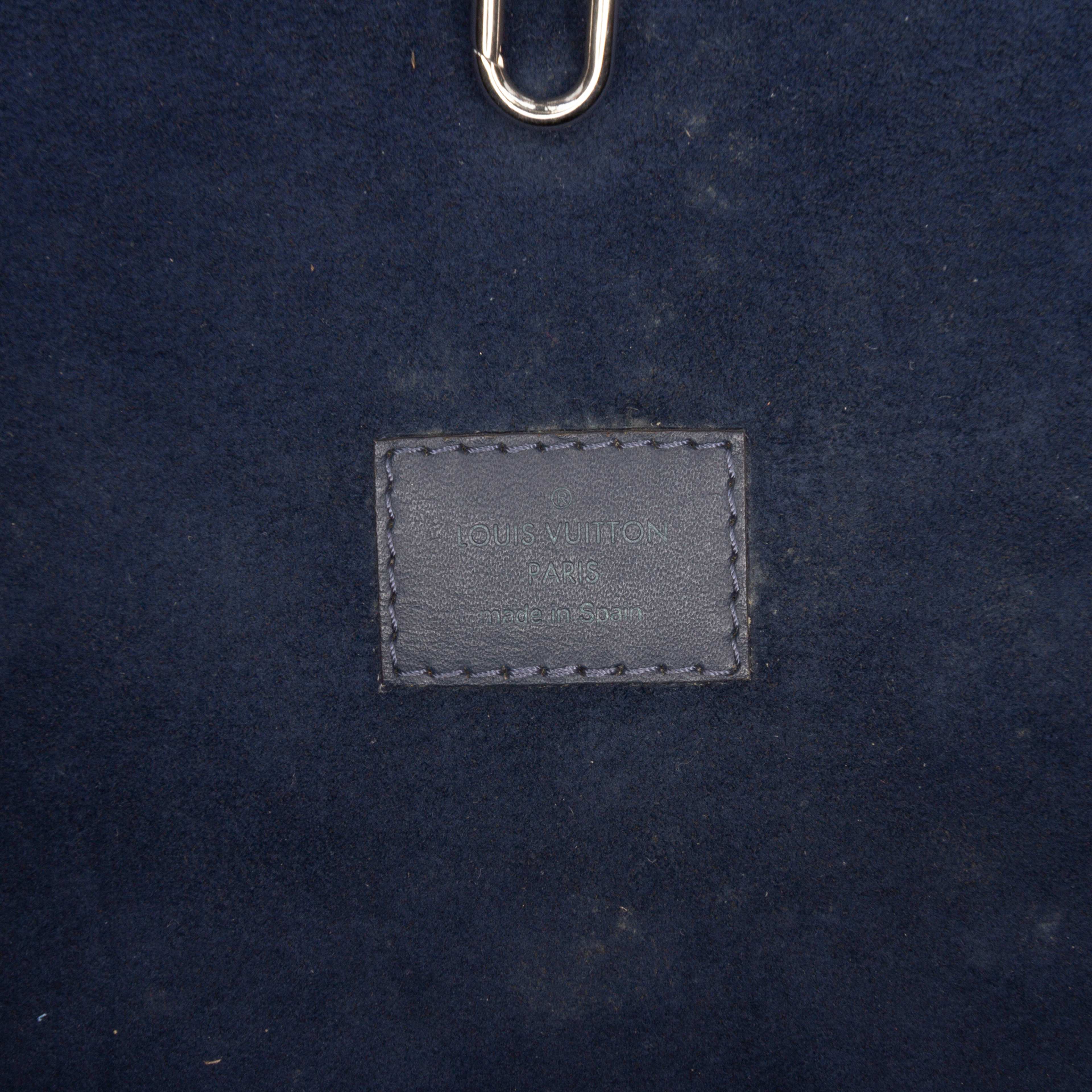 Louis Vuitton Epi Neverfull Mm, från Luxclusif, i färgen dark blue. Klicka för att öppna bilden i stort format