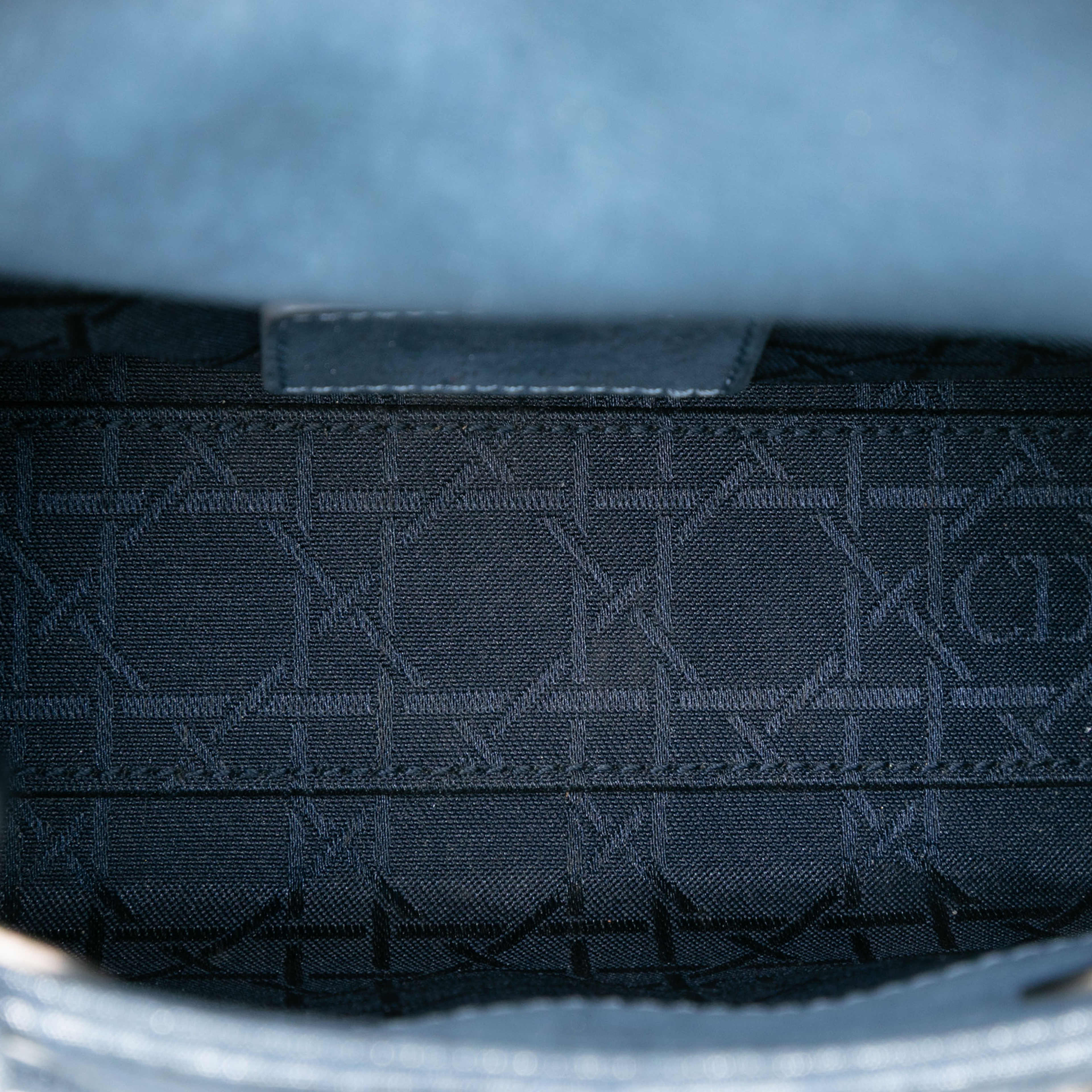 Dior Mini Iridescent Lambskin Cannage Lady Dior, från Luxclusif, i färgen denim. Klicka för att öppna bilden i stort format