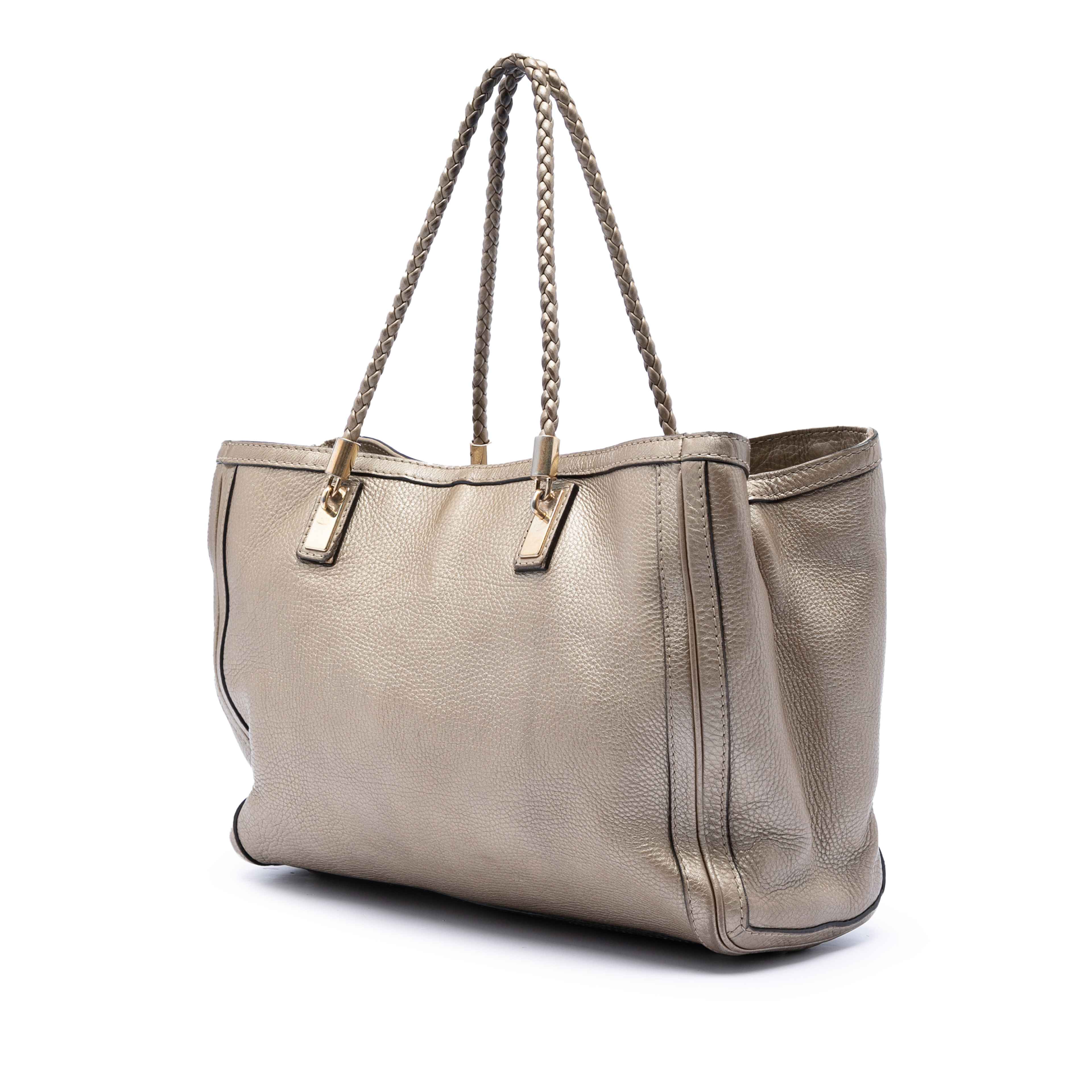 Gucci Metallic Grained Leather Bella Tote, från Luxclusif, i färgen gold. Klicka för att öppna bilden i stort format