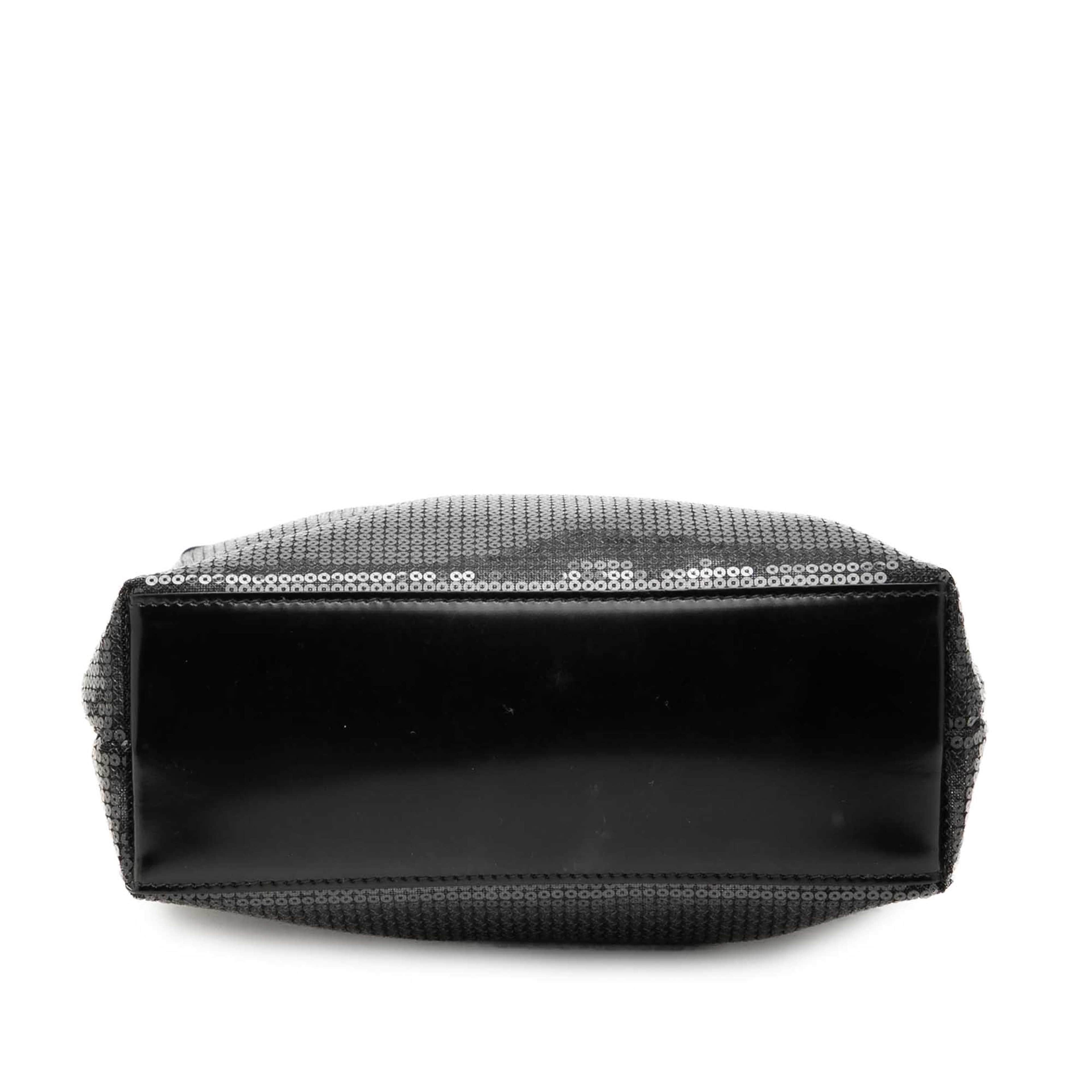 Prada Small Sequined Mesh Logo Open Tote, från Luxclusif, i färgen svart. Klicka för att öppna bilden i stort format