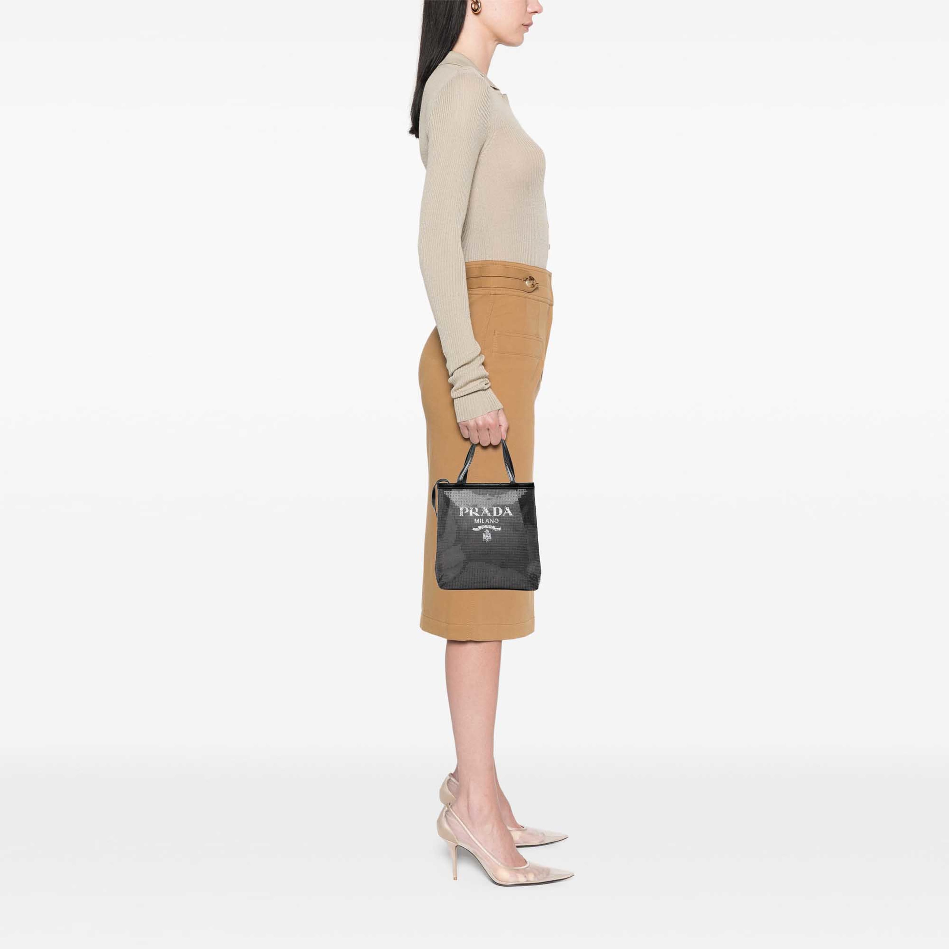 Prada Small Sequined Mesh Logo Open Tote, från Luxclusif, i färgen svart. Klicka för att öppna bilden i stort format
