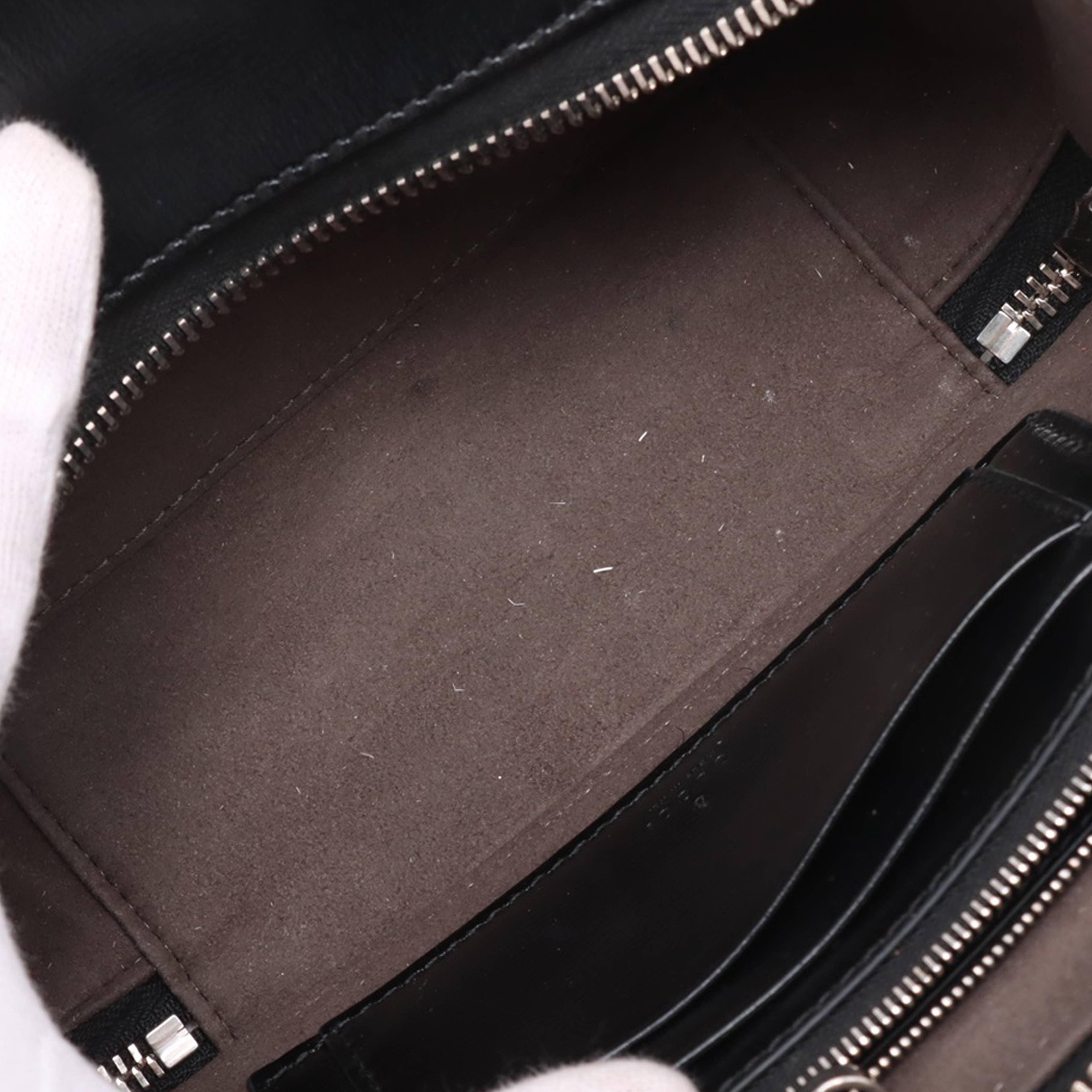 Gucci Gg Supreme Interlocking G Crossbody, från Luxclusif, i färgen svart. Klicka för att öppna bilden i stort format