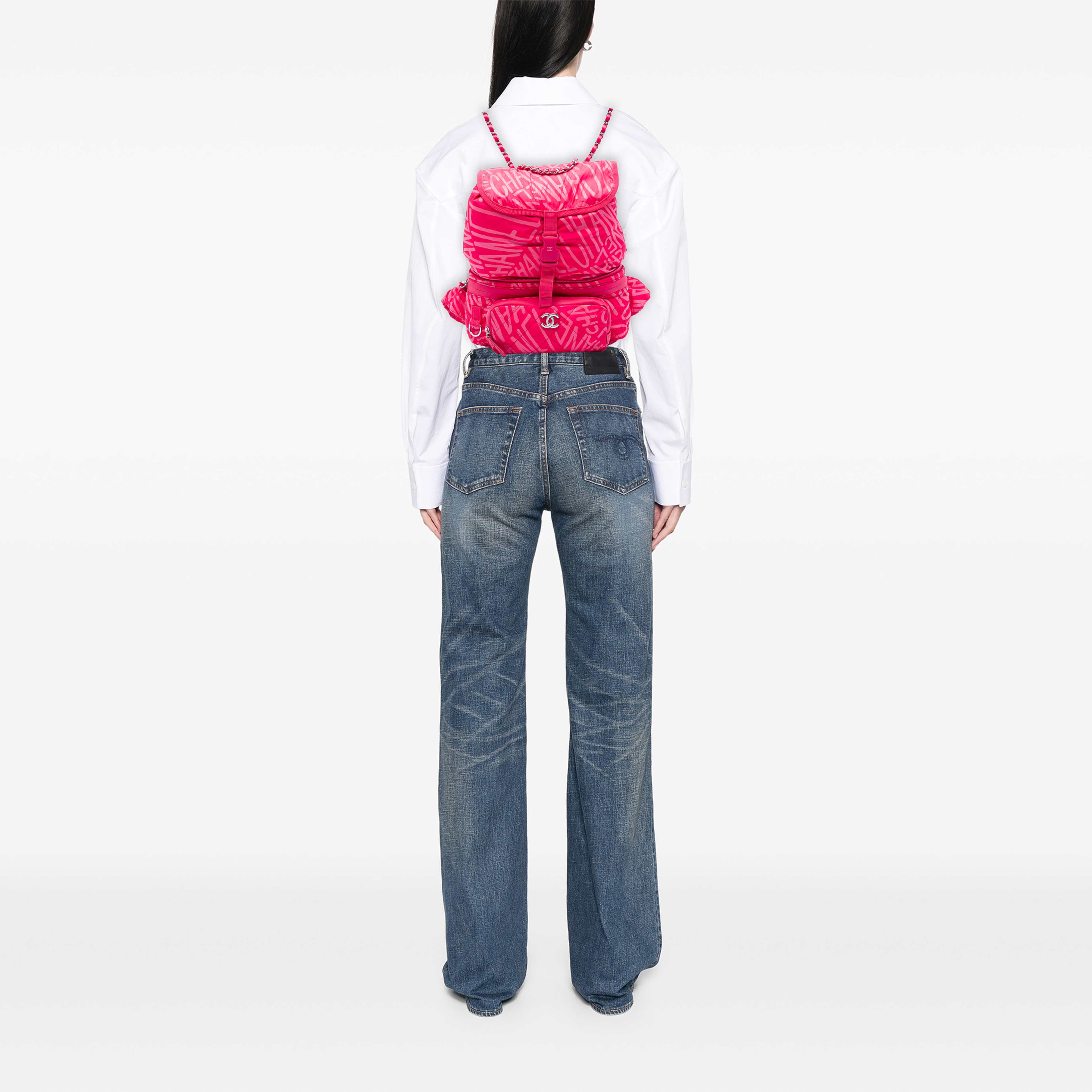 Chanel Printed Nylon Coco Neige Convertible Backpack, från Luxclusif, i färgen rosa. Klicka för att öppna bilden i stort format
