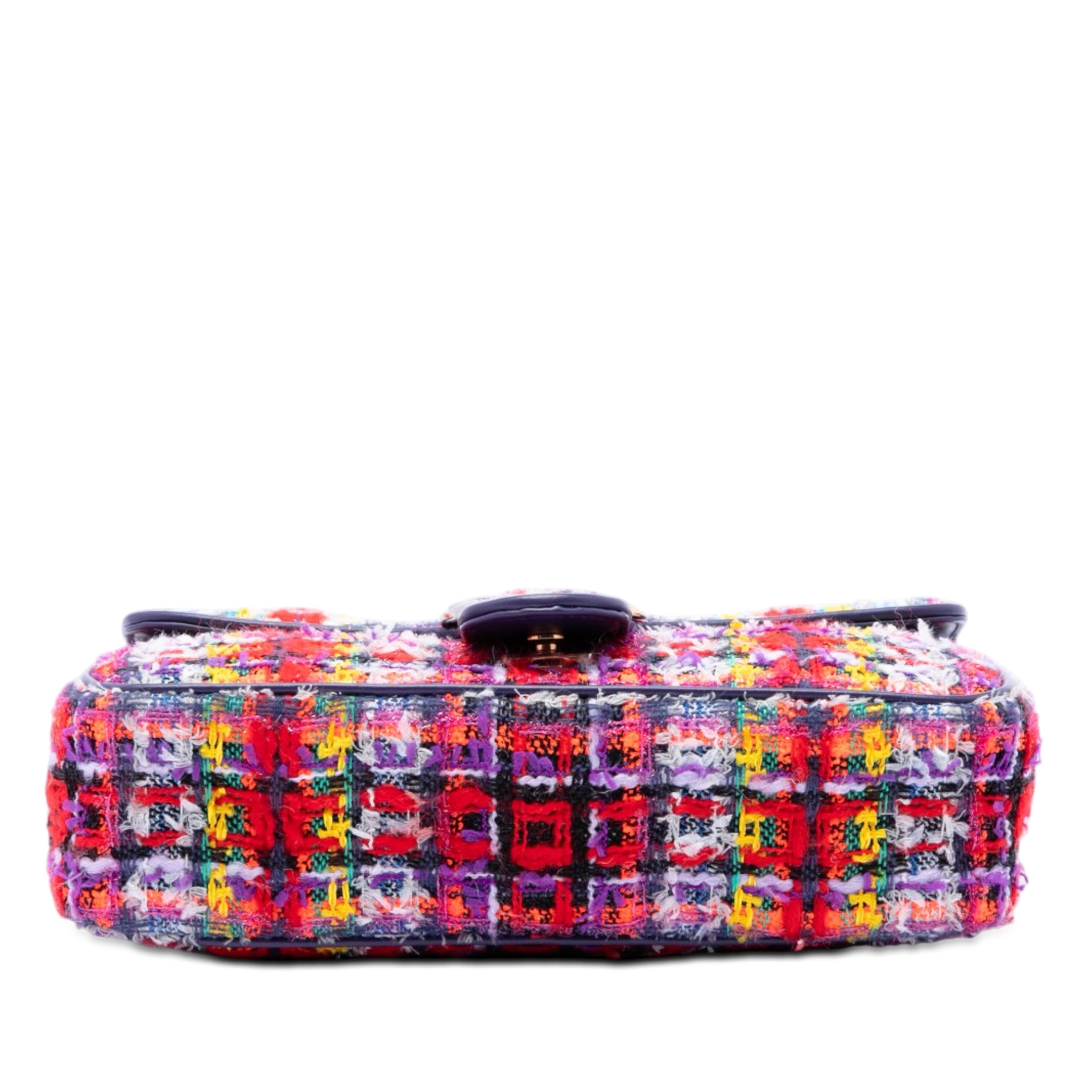 Gucci Medium Gg Marmont Tweed Shoulder Bag, från Luxclusif, i färgen red. Klicka för att öppna bilden i stort format