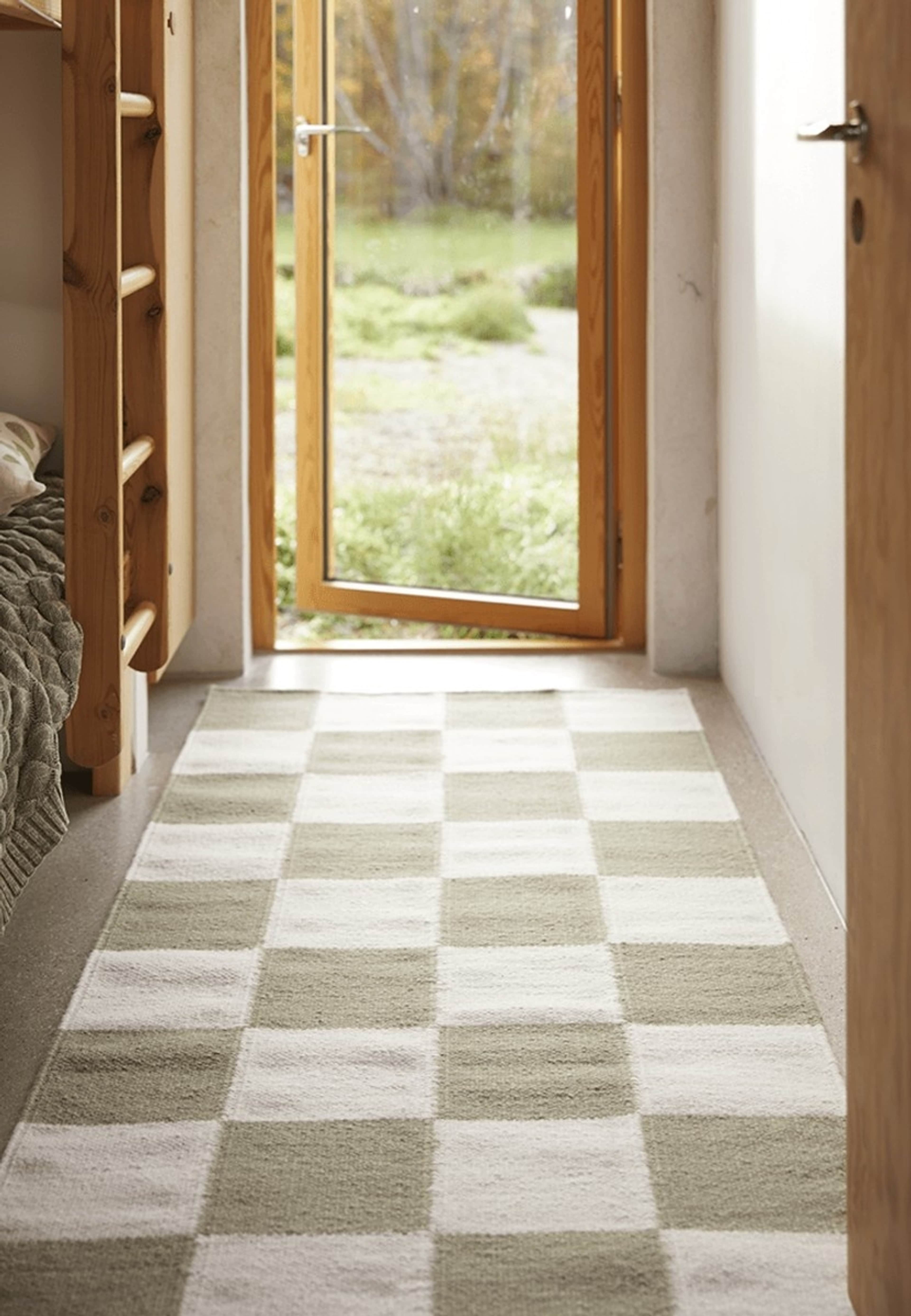 Gångmatta Squares 80x240 cm, från Classic Collection, i färgen vit/grön. Klicka för att öppna bilden i stort format