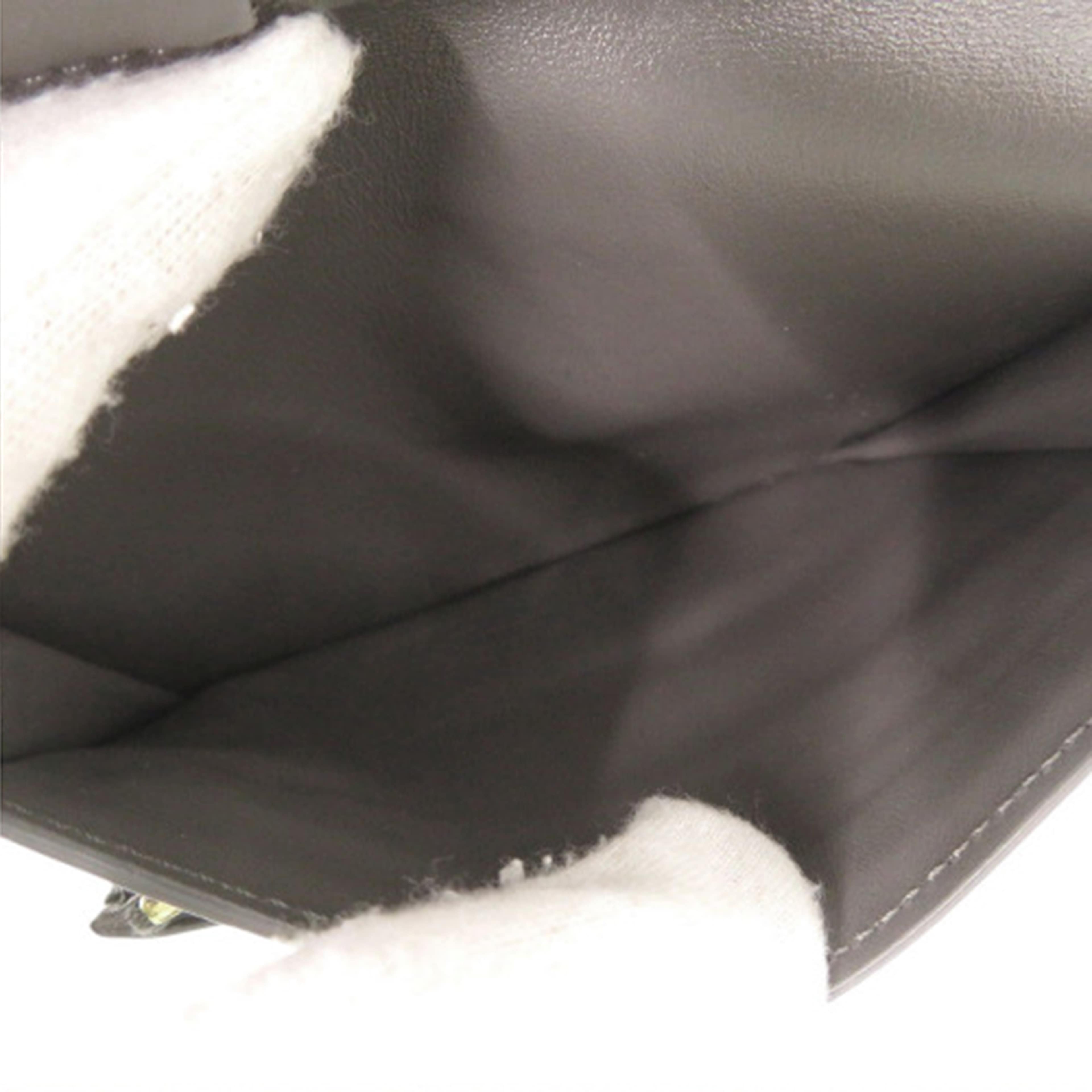 Celine Leather Multifunction Strap Wallet, från Luxclusif, i färgen grå. Klicka för att öppna bilden i stort format