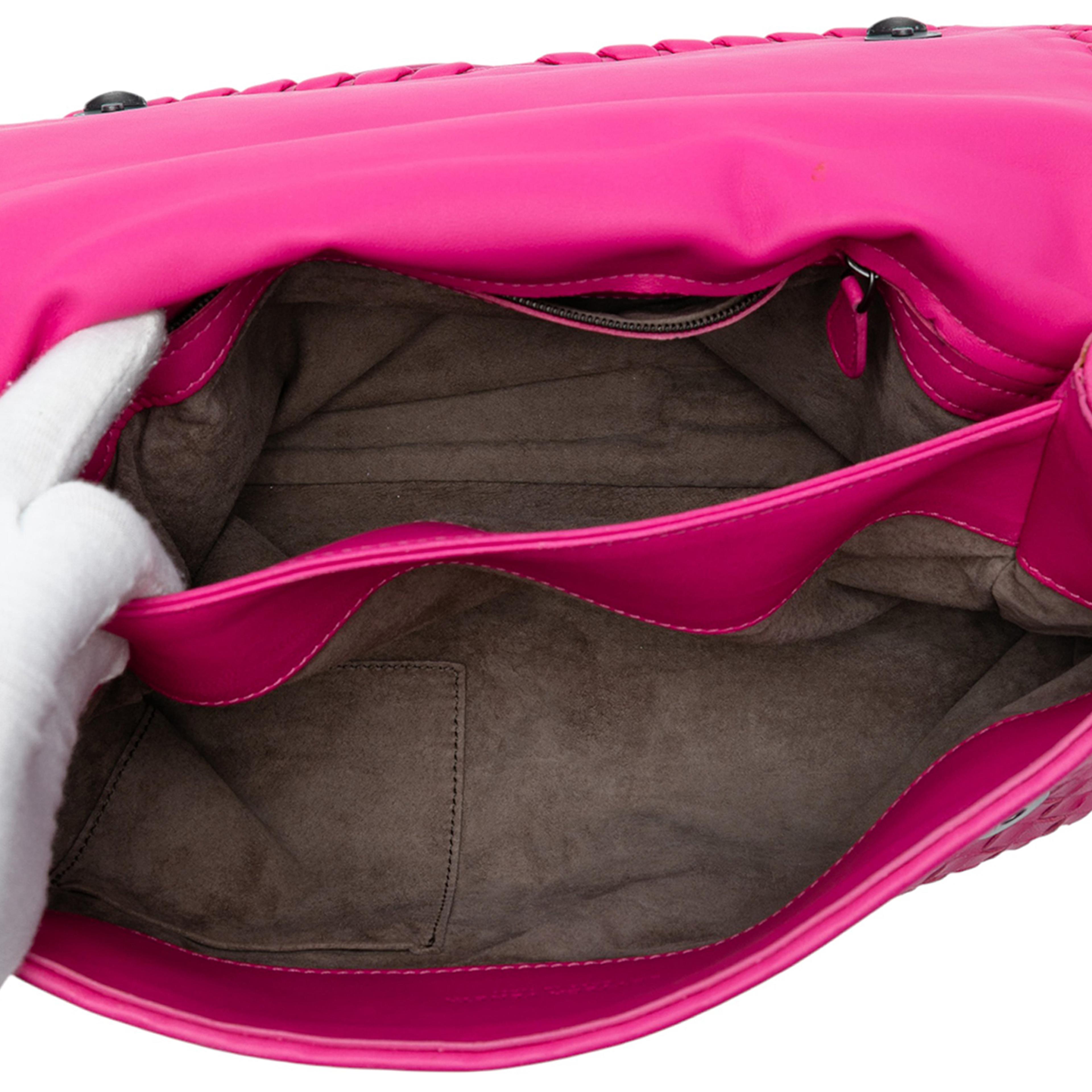 Bottega Veneta Medium Nappa Intrecciato Olimpia Shoulder Bag, från Luxclusif, i färgen pink. Klicka för att öppna bilden i stort format
