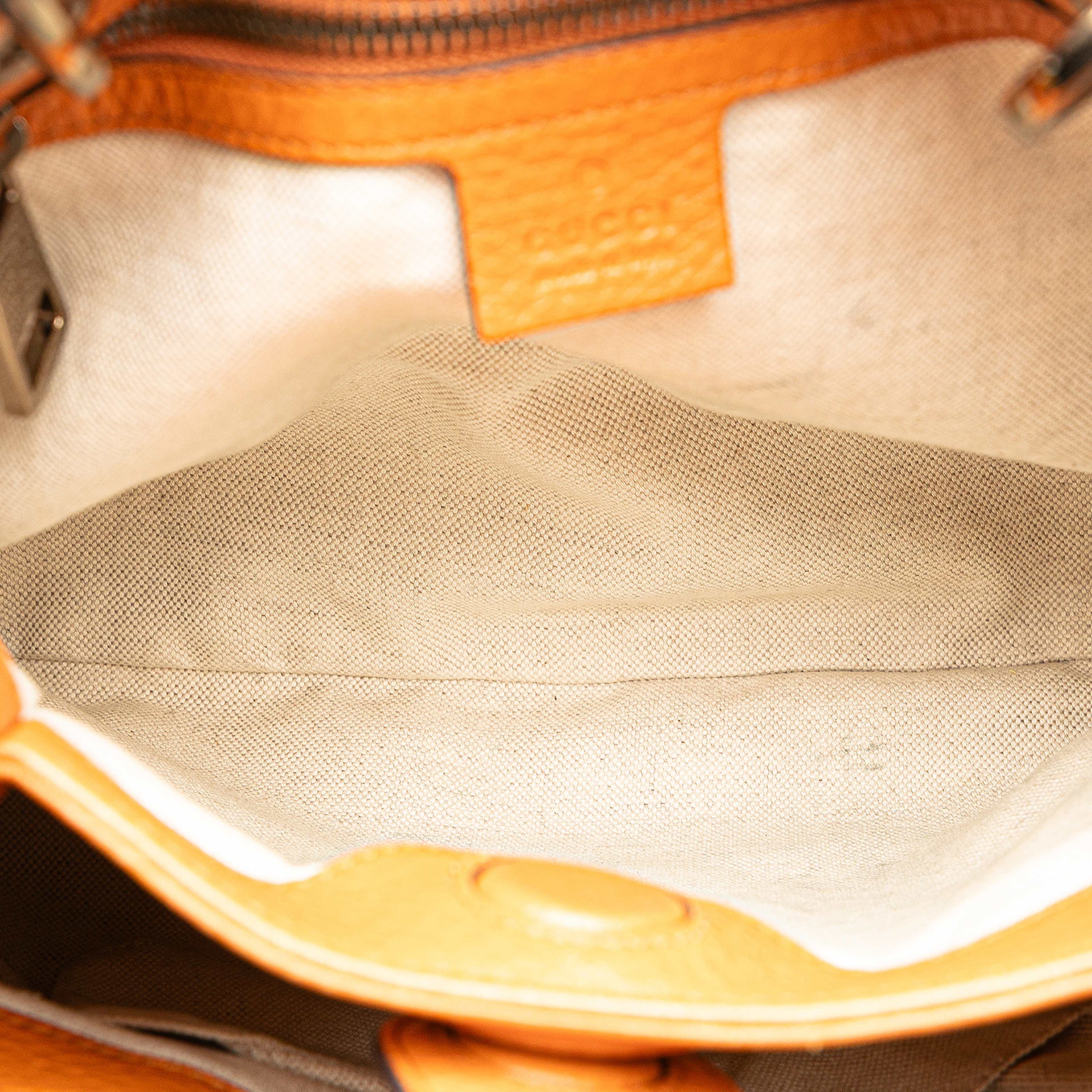 Gucci Small Calfskin Bamboo Shopper Satchel, från Luxclusif, i färgen orange. Klicka för att öppna bilden i stort format