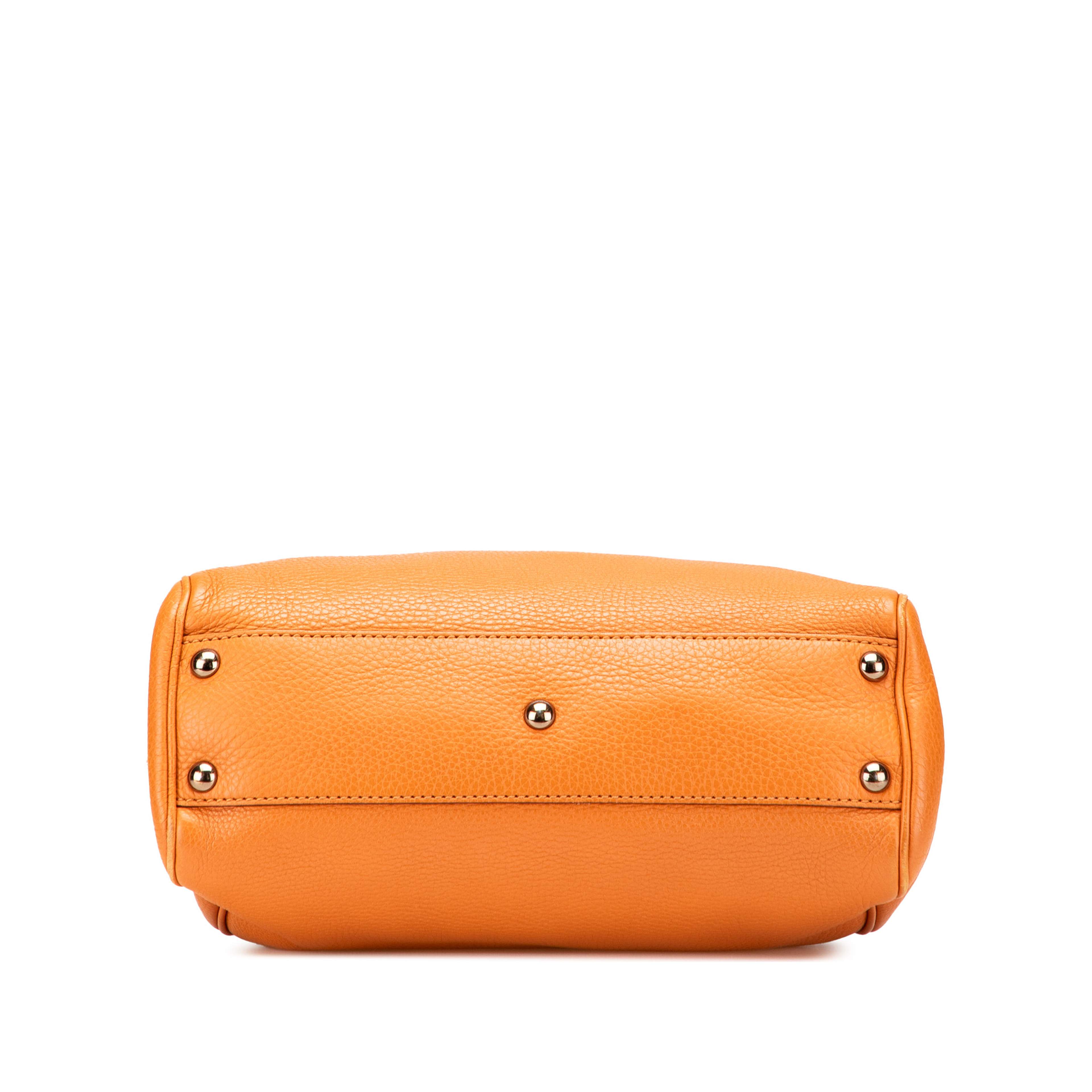 Gucci Small Calfskin Bamboo Shopper Satchel, från Luxclusif, i färgen orange. Klicka för att öppna bilden i stort format