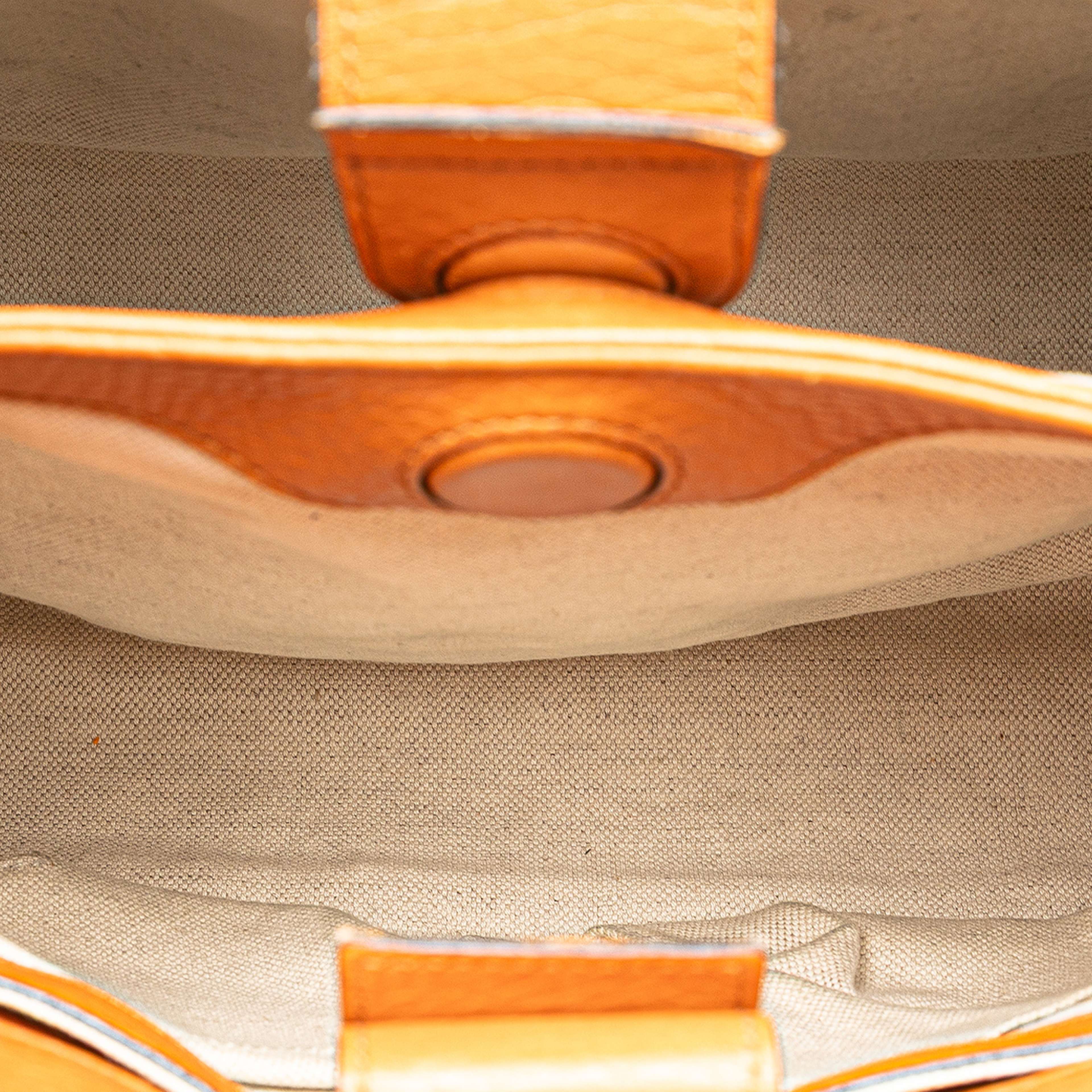 Gucci Small Calfskin Bamboo Shopper Satchel, från Luxclusif, i färgen orange. Klicka för att öppna bilden i stort format