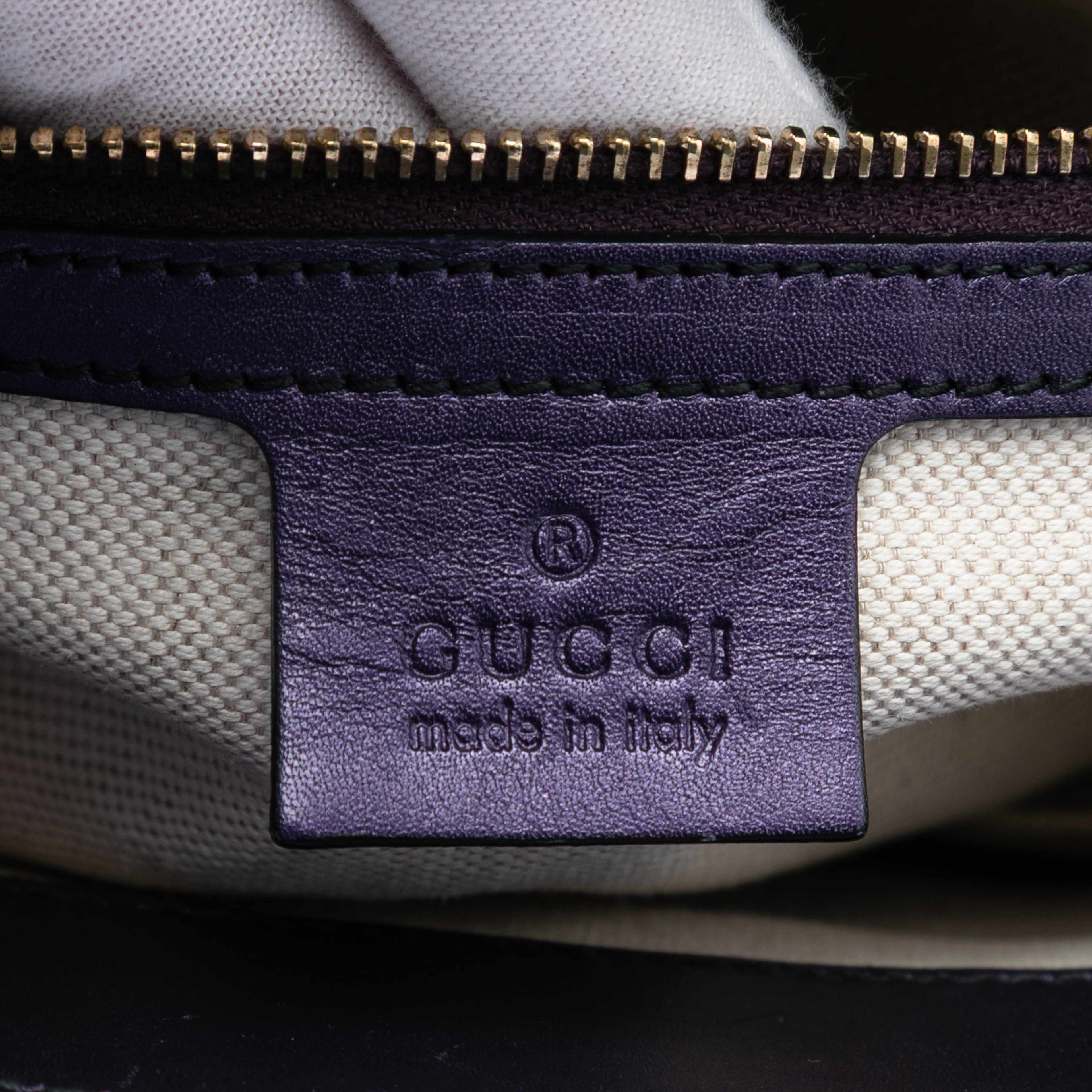 Gucci Large Patent Guccissima Emily Shoulder Bag, från Luxclusif, i färgen violet. Klicka för att öppna bilden i stort format