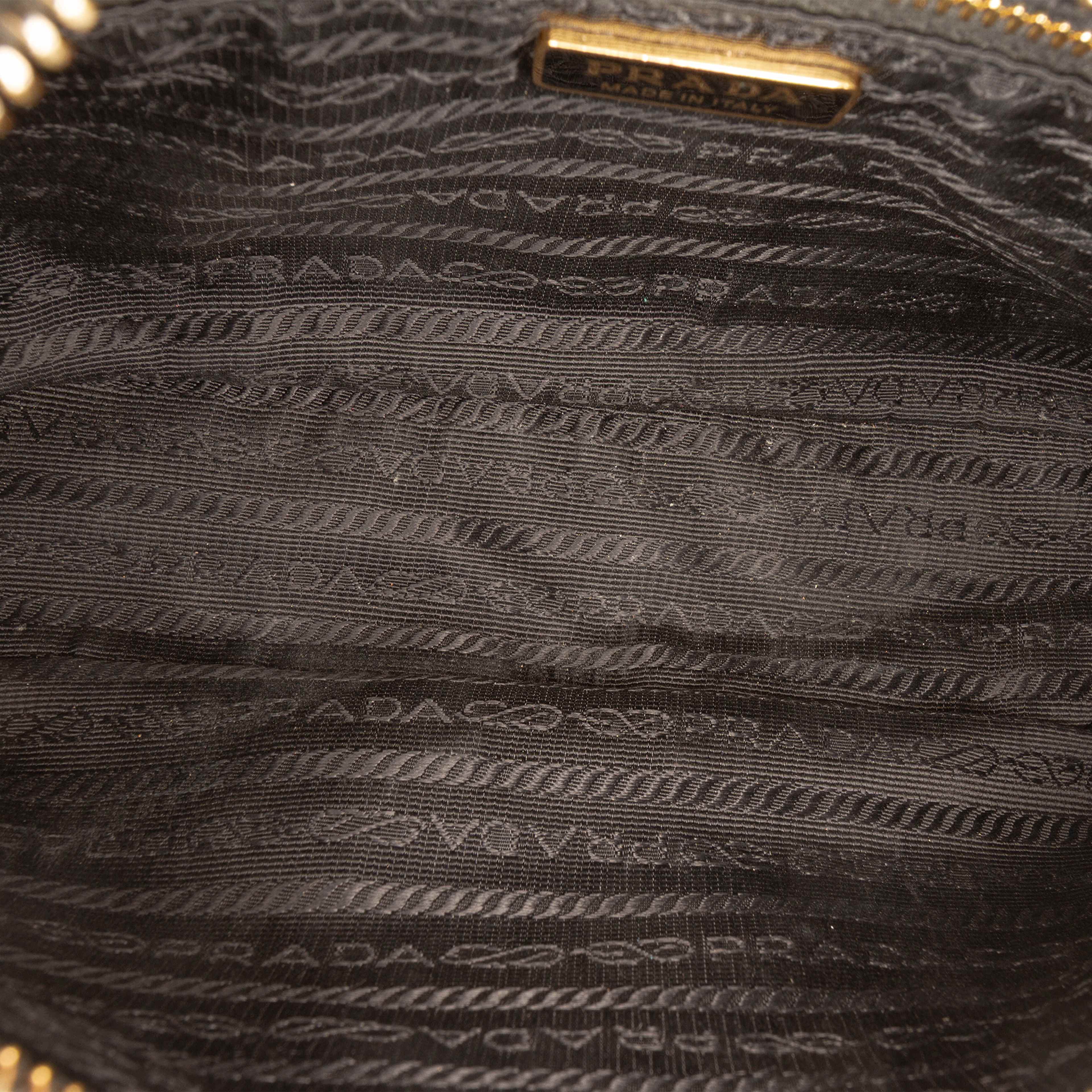 Prada Re Nylon Re Edition 2005 Shoulder Bag, från Luxclusif, i färgen black. Klicka för att öppna bilden i stort format