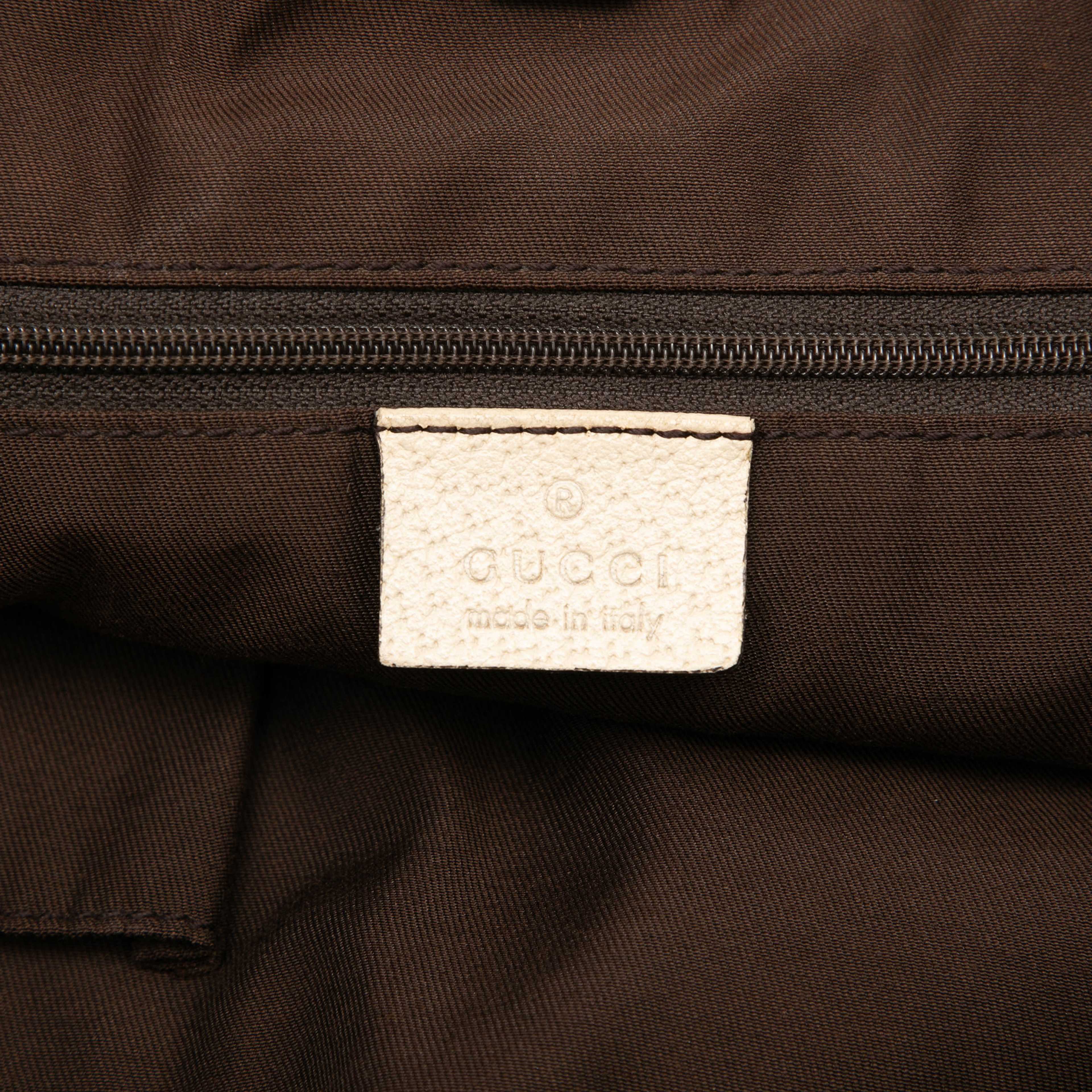 Gucci Gg Canvas Abbey D Ring Tote, från Luxclusif, i färgen beige. Klicka för att öppna bilden i stort format