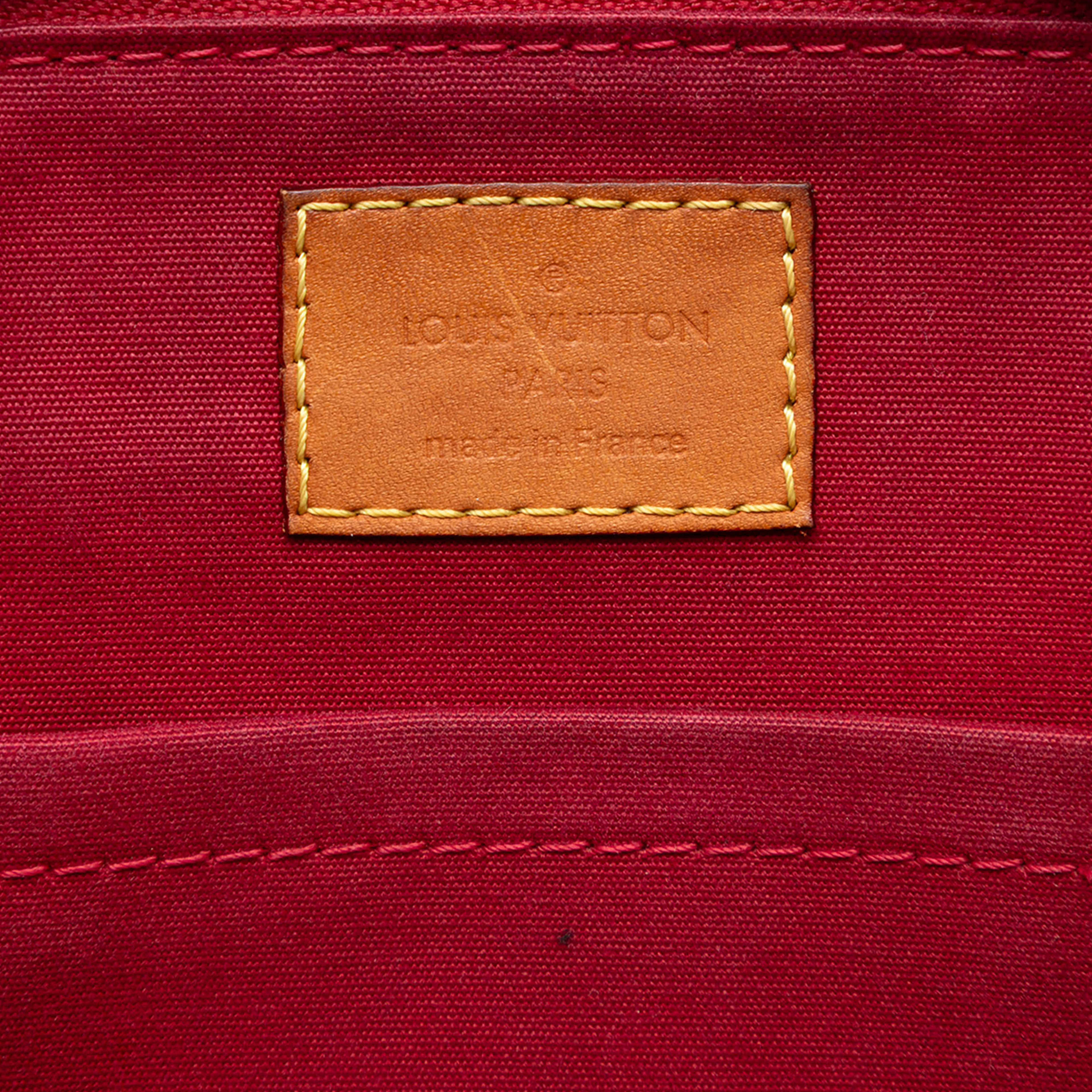Louis Vuitton Monogram Vernis Alma Bb, från Luxclusif, i färgen red. Klicka för att öppna bilden i stort format