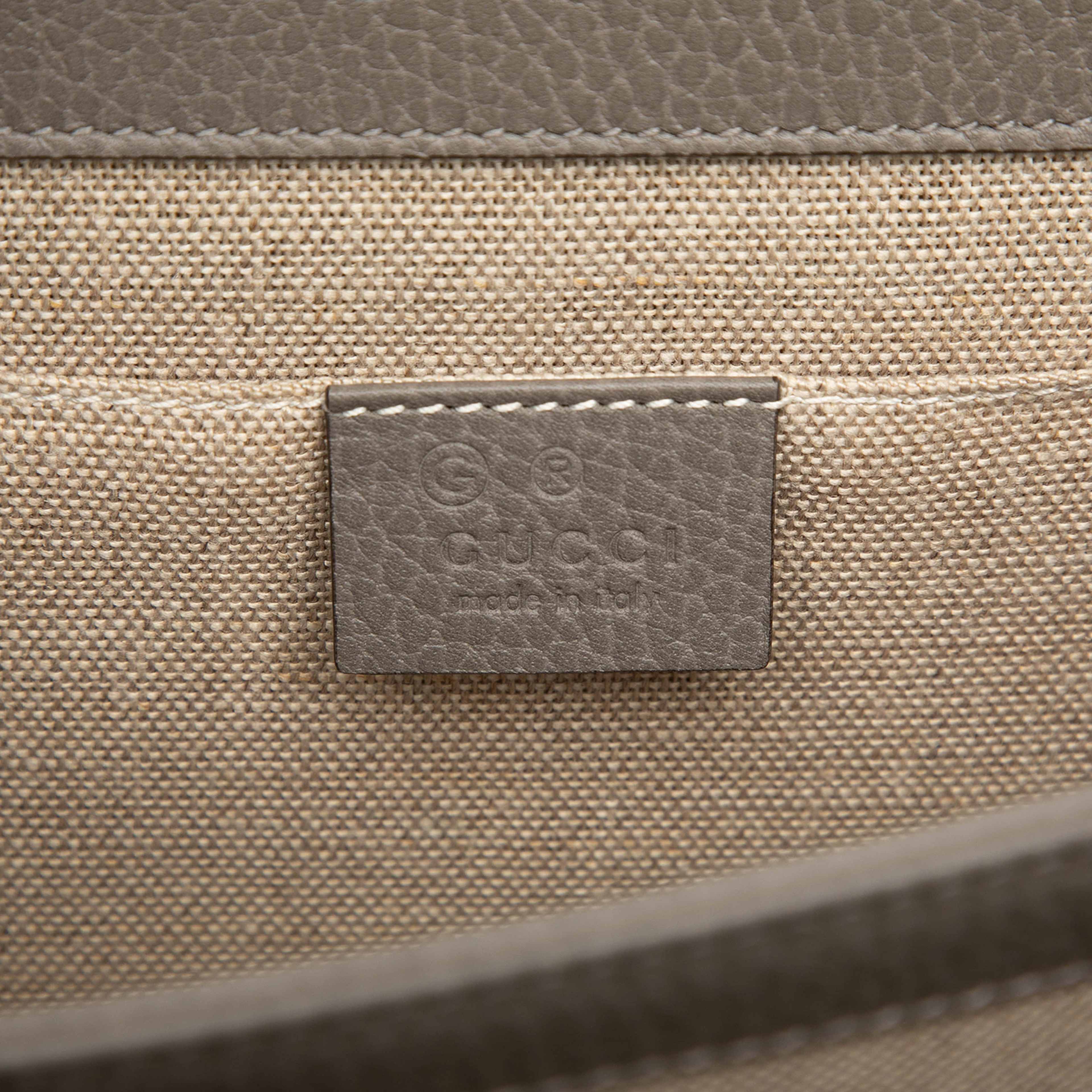 Gucci Small Dollar Calfskin Interlocking G Crossbody, från Luxclusif, i färgen gray. Klicka för att öppna bilden i stort format