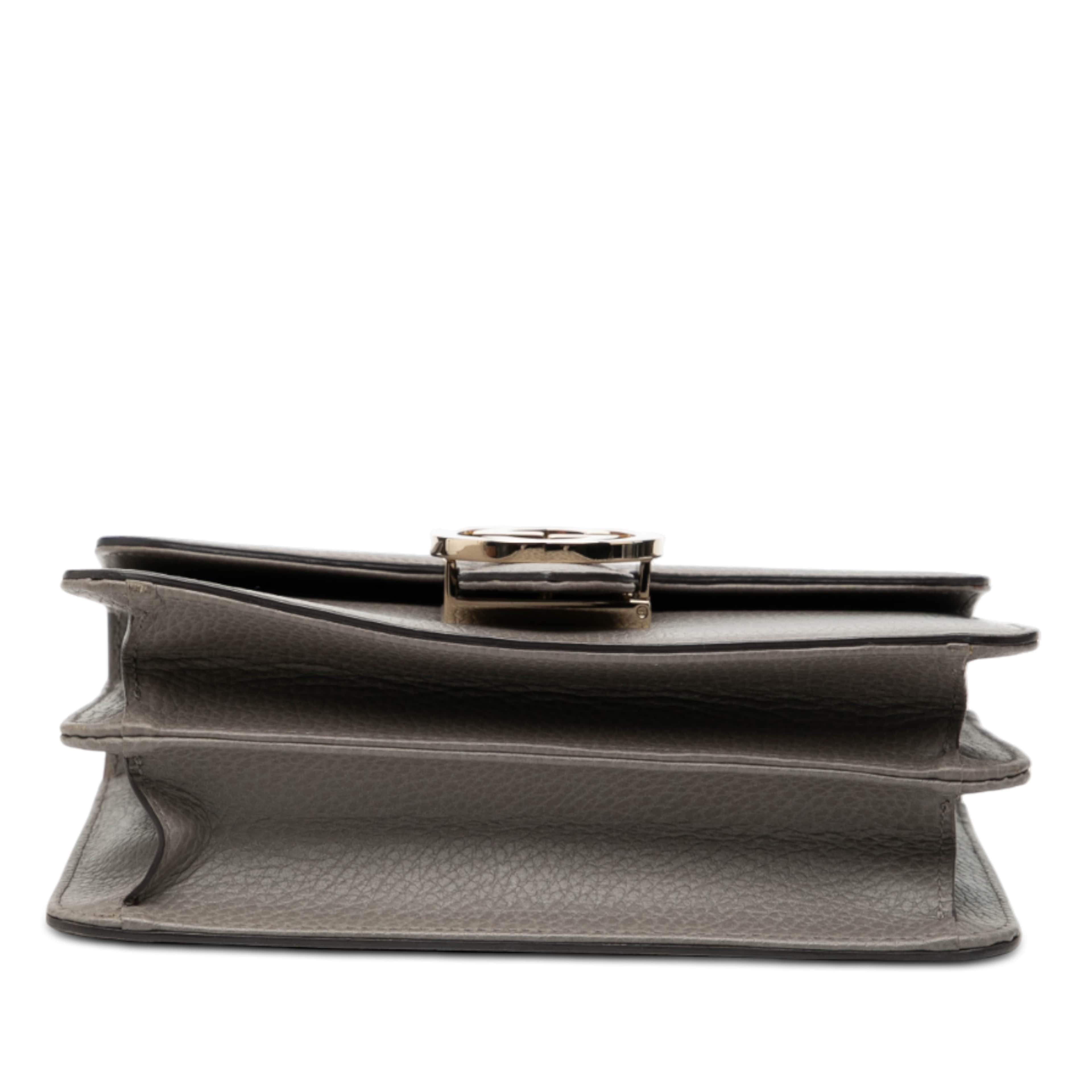 Gucci Small Dollar Calfskin Interlocking G Crossbody, från Luxclusif, i färgen gray. Klicka för att öppna bilden i stort format