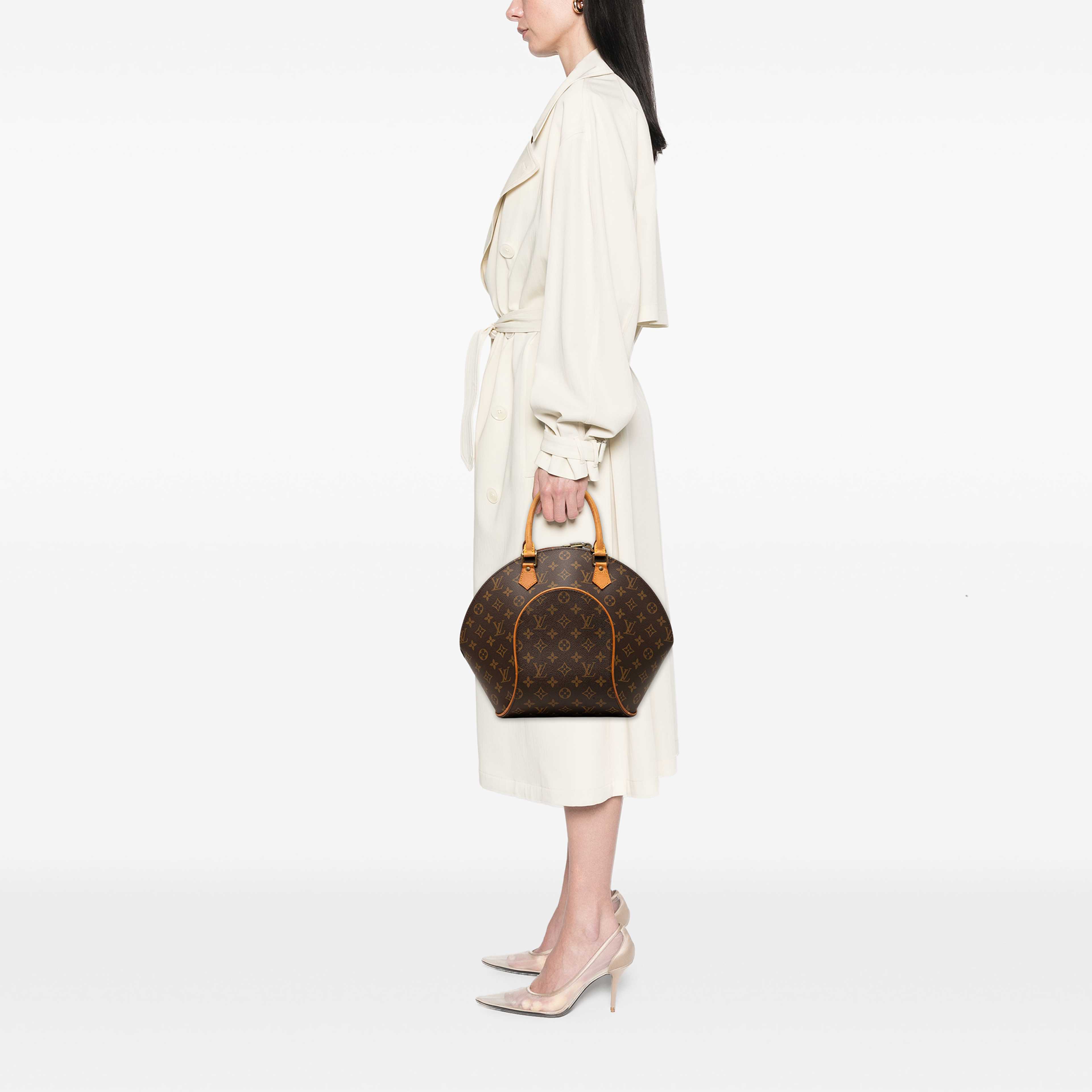 Louis Vuitton Monogram Ellipse Mm, från Luxclusif, i färgen brun. Klicka för att öppna bilden i stort format