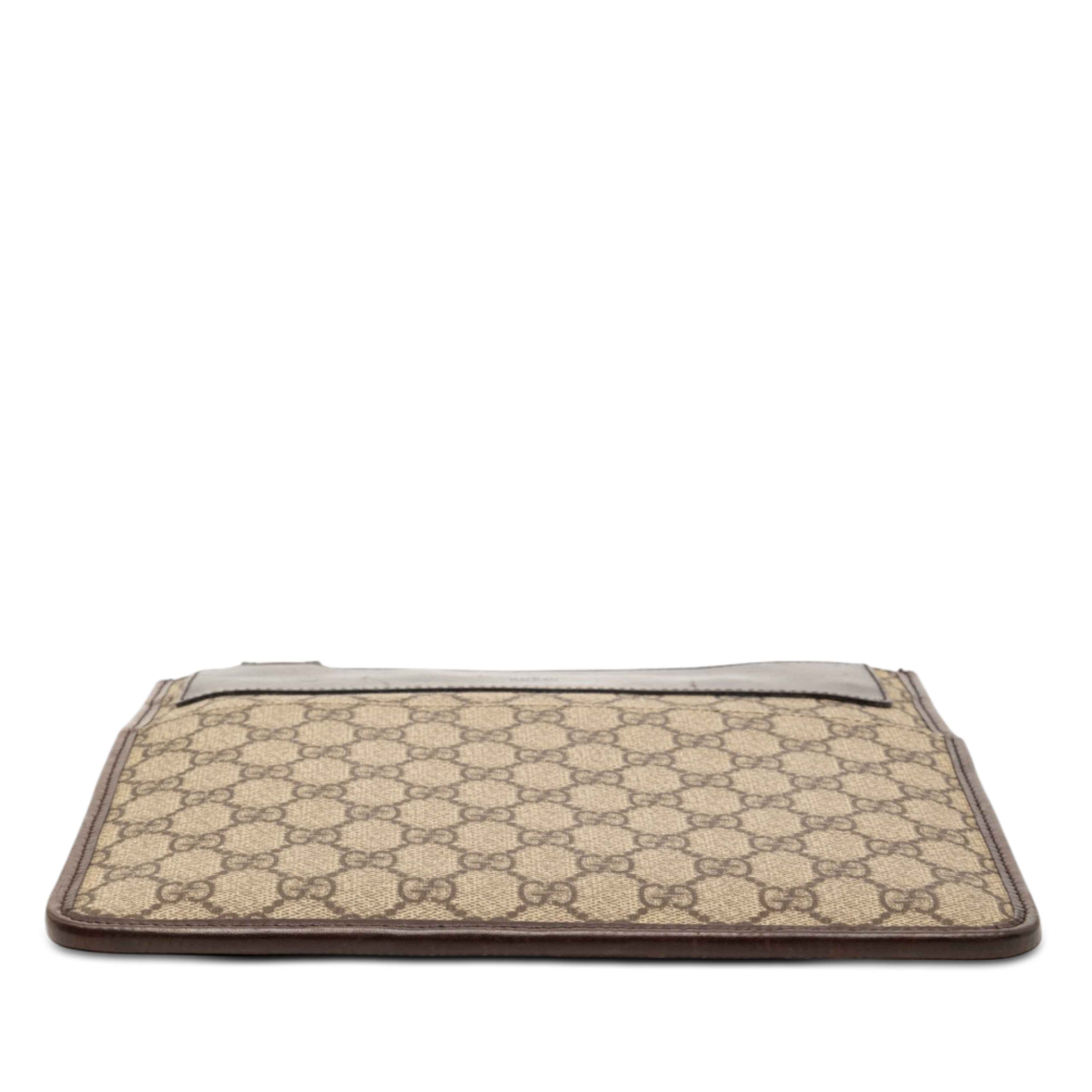 Gucci Gg Supreme Crossbody, från Luxclusif, i färgen beige. Klicka för att öppna bilden i stort format