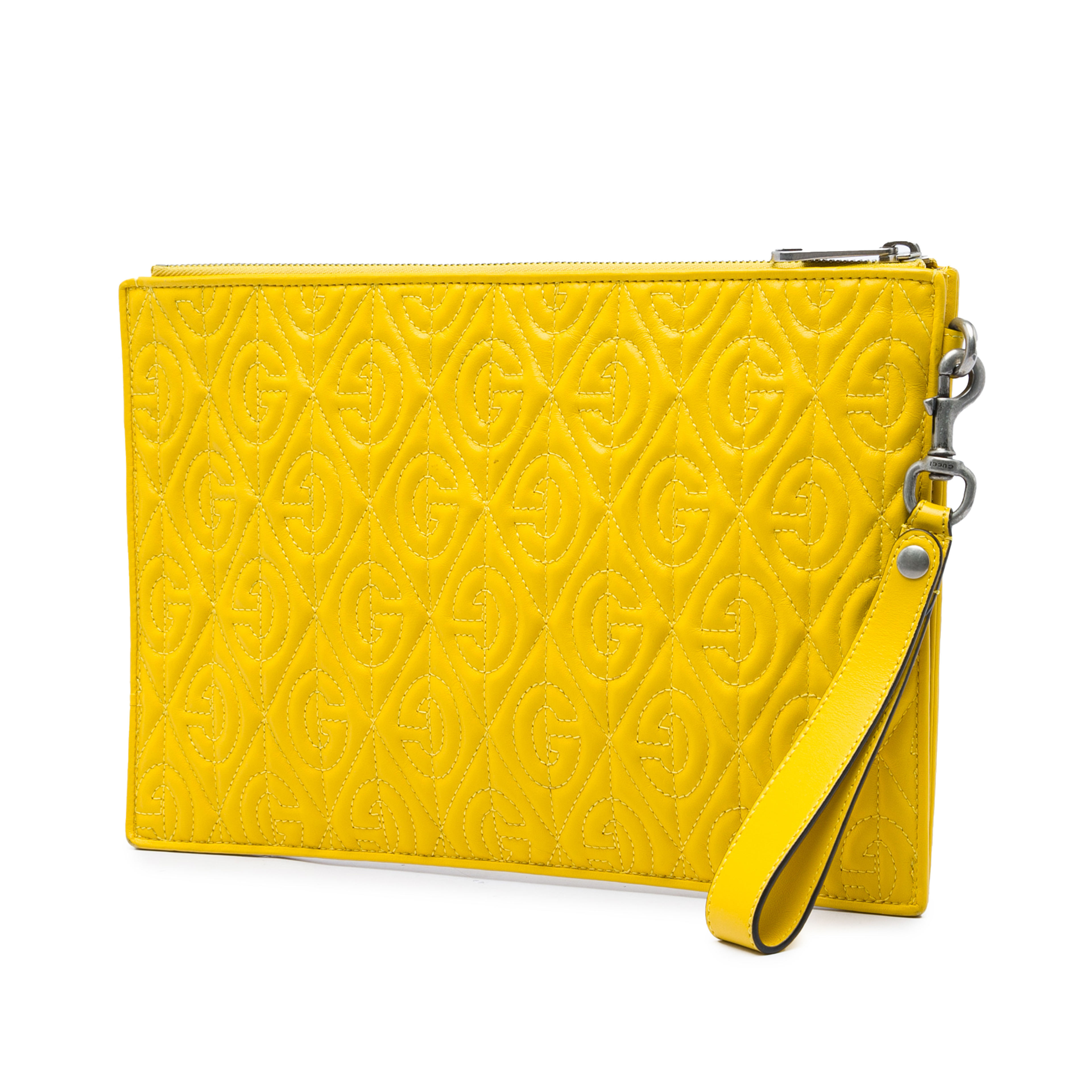 Gucci Quilted Calfskin G Rhombus Zip Clutch, från Luxclusif, i färgen gul. Klicka för att öppna bilden i stort format