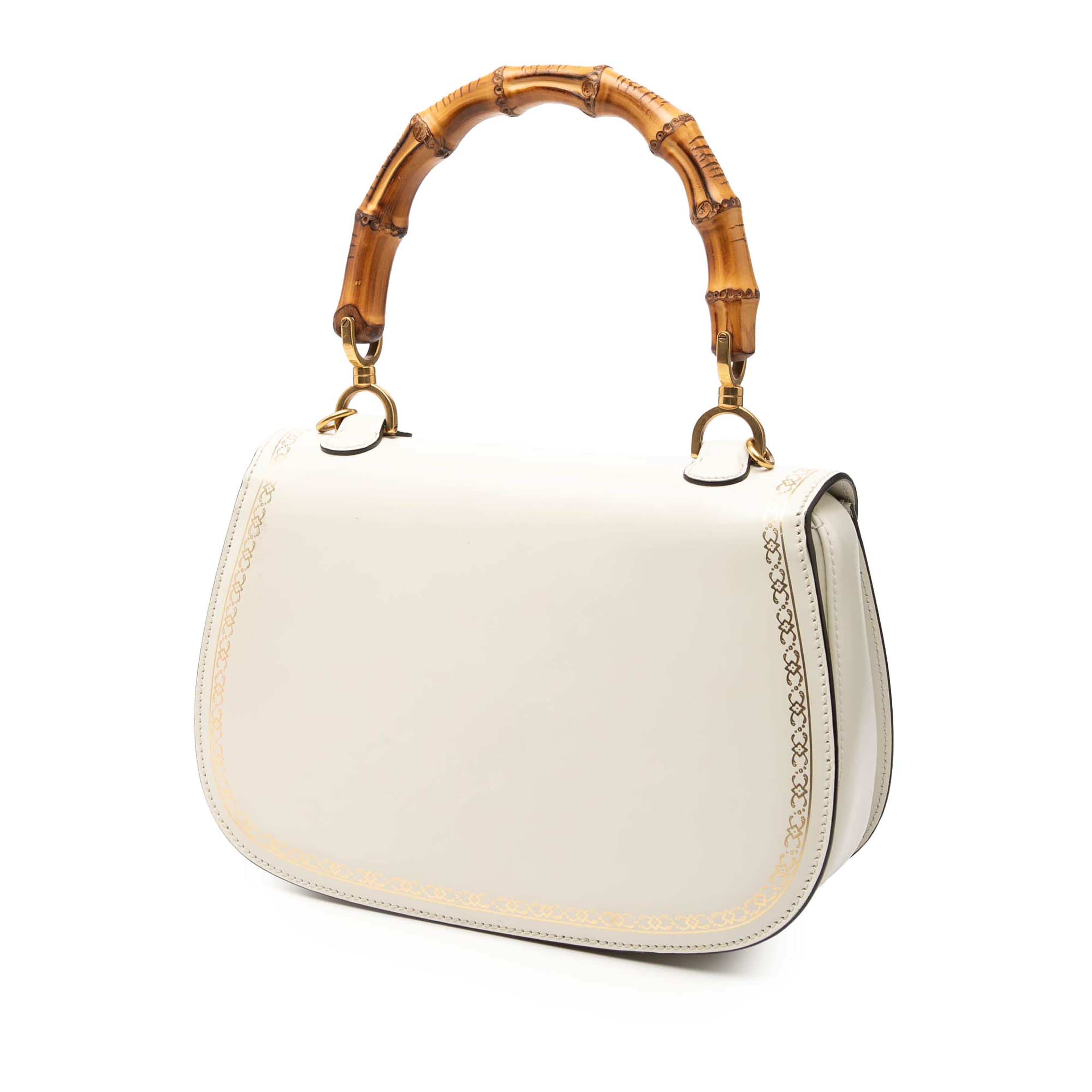 Gucci Calfskin Frame Print Bamboo Web Top Handle Bag, från Luxclusif, i färgen vit. Klicka för att öppna bilden i stort format