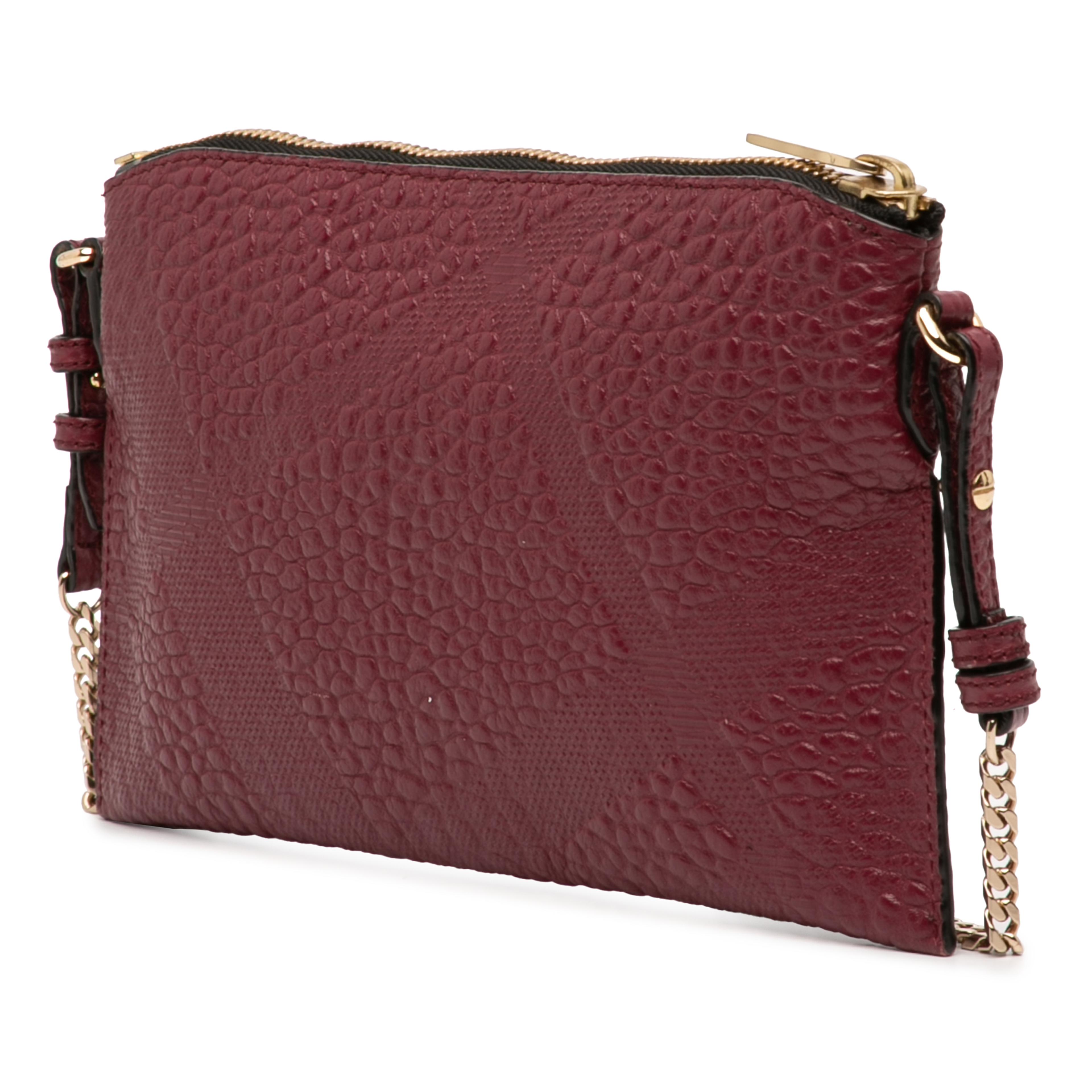 Burberry Small Grain Check Embossed Leather Chichester Crossbody, från Luxclusif, i färgen röd. Klicka för att öppna bilden i stort format